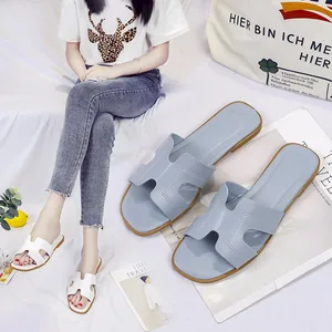 New Style Luxury Fashion Ladies Pu Leather Flat Sandals Square Open Toe on Casual Summer Chian Slide Sandals for Women