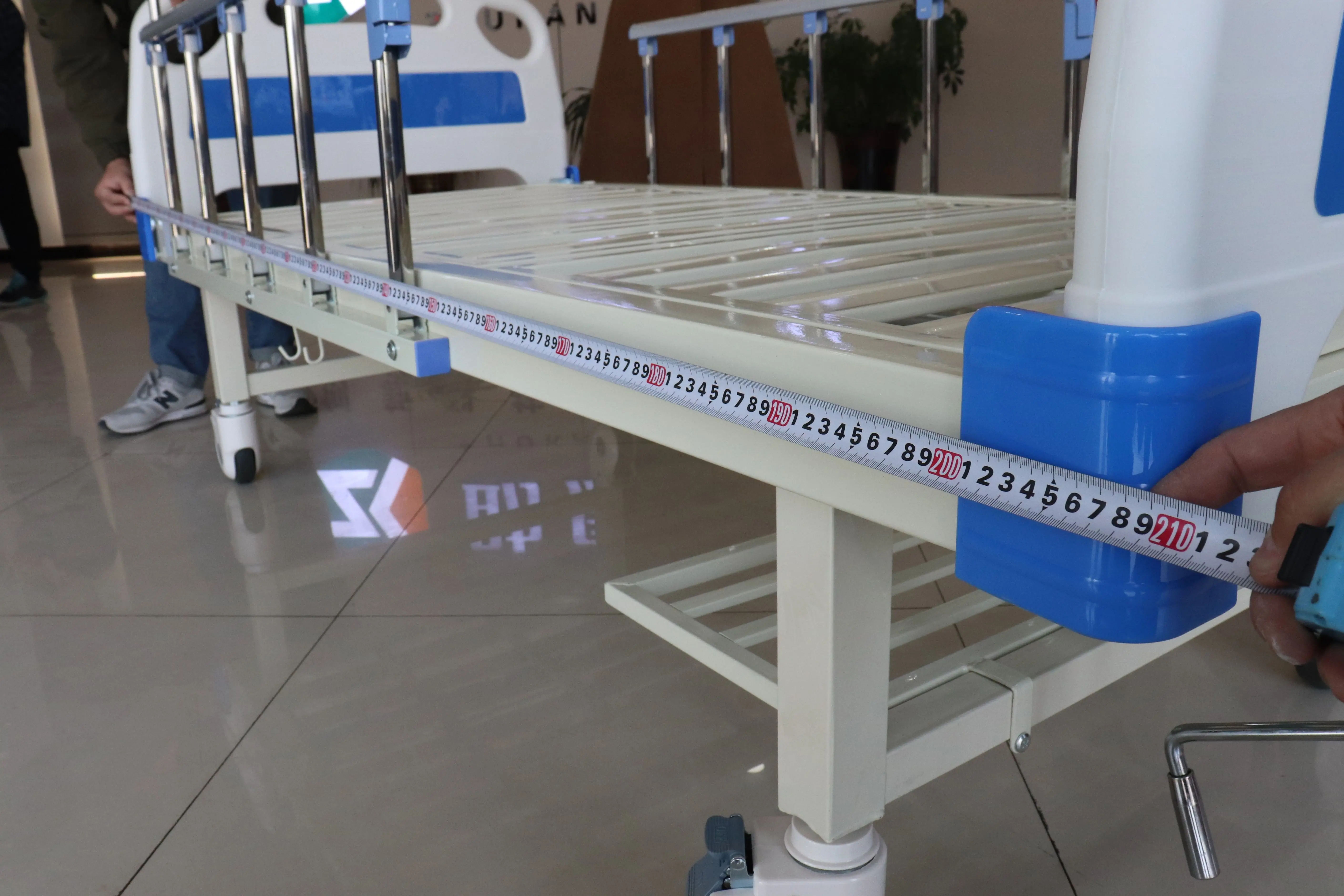 Factory Price Adjustable Stainless Steel Pillar Mattress IV Pole Manual Nursing Bed factory