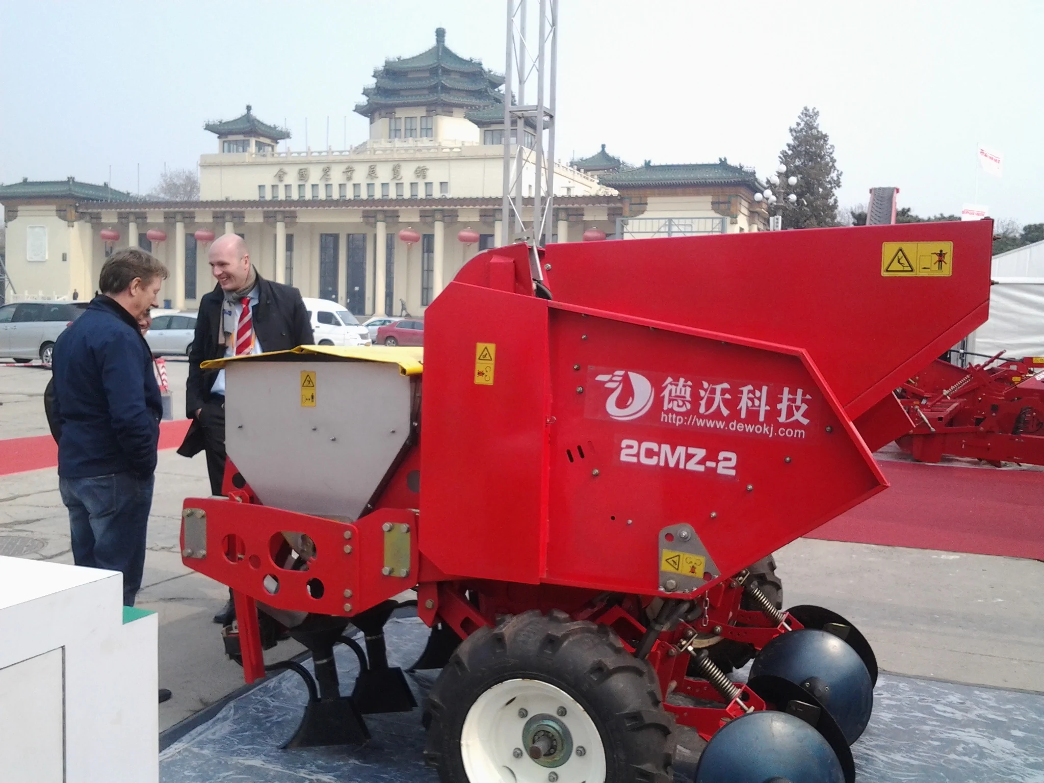 2CMZ-2 Tractor Mounted 2 Row Potato Planter Machine 3 Point Linkage Double Row Potato Planter with Fertilizer