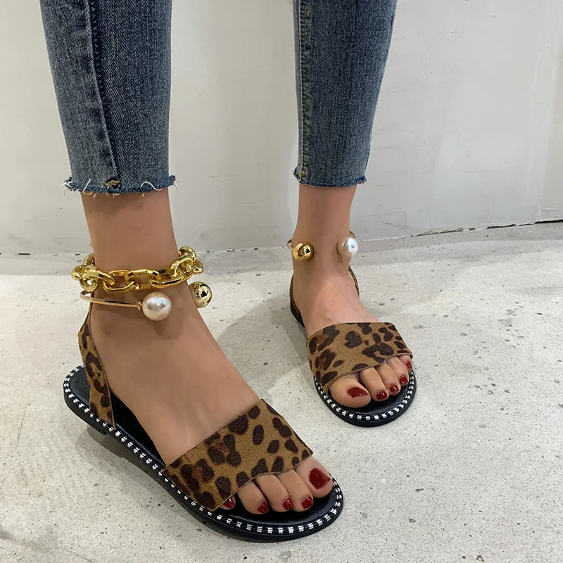 Amazon.com: Yaiewey Sandalias de verano para mujer, cómodas sandalias  planas con hebilla de punta abierta, zapatos de moda para caminar : Ropa,  Zapatos y Joyería