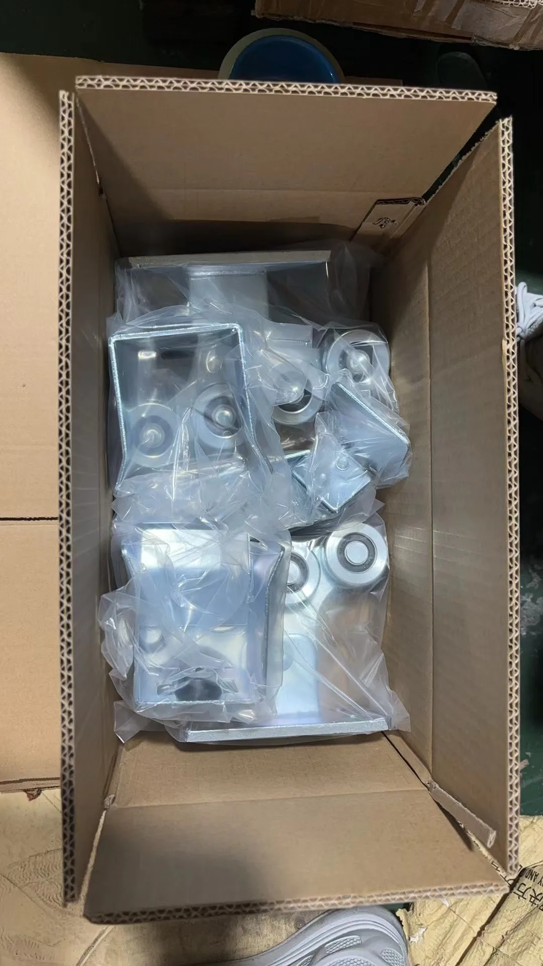 Medium Durable Steel Galvanized Cantilever Sliding Gate Wheels for Door