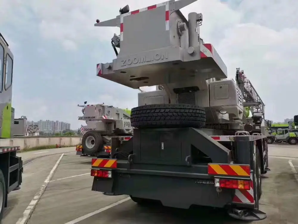 ZOOMLION QAY200 200 ton All Terrain Rough Terrain crane pick up mobile hydraulic truck crane for sale