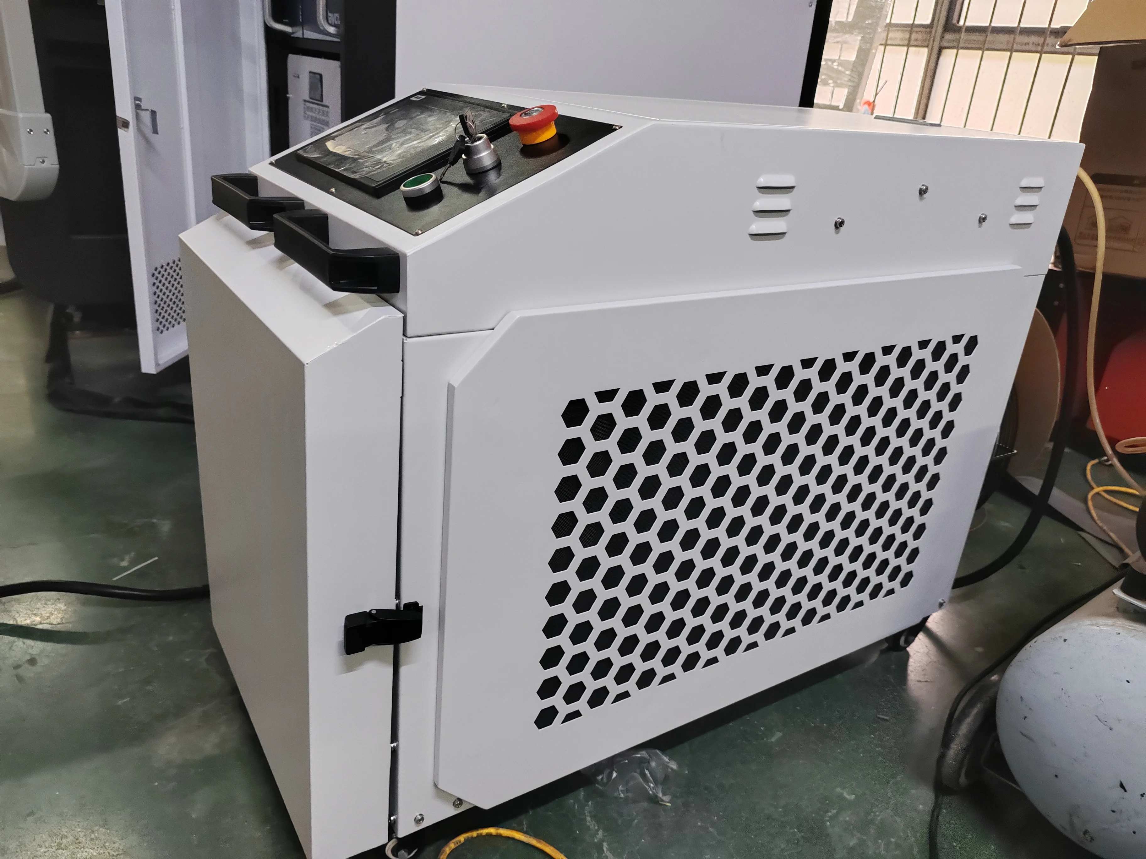 2000W Metal Rust Removing Machine Laser Paint and Rust Remover Cleaning Machine Max Laser Source for Rust Removal
