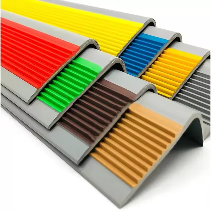 Противоскользящий профиль для ступенчатого края