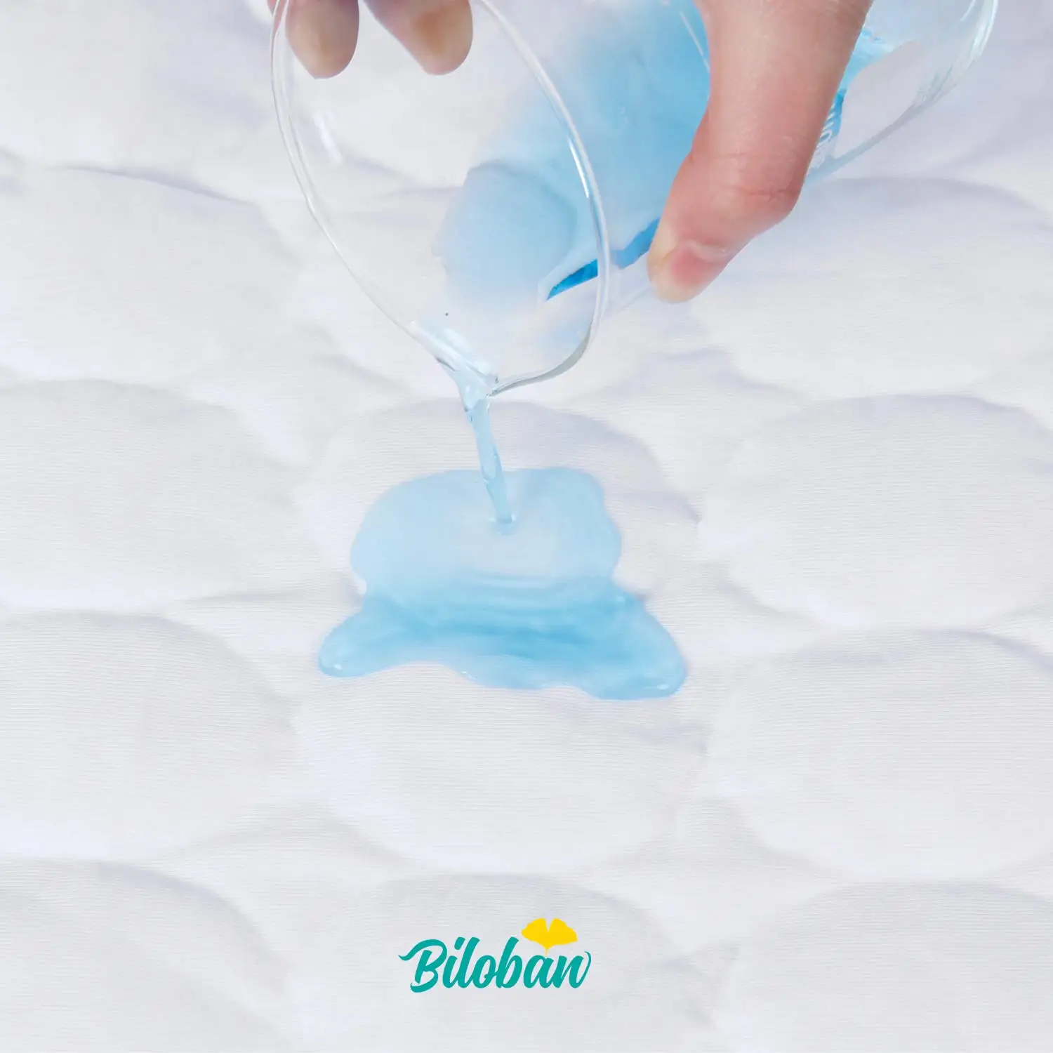 Непромокаемый детский стеганый матрас с белым принтом