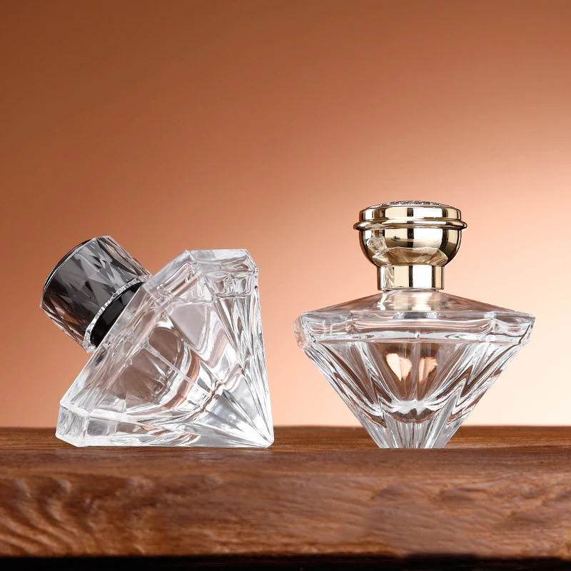 70ml ユニークダイヤモンド型香水スプレーボトル（透明・黒キャップ）