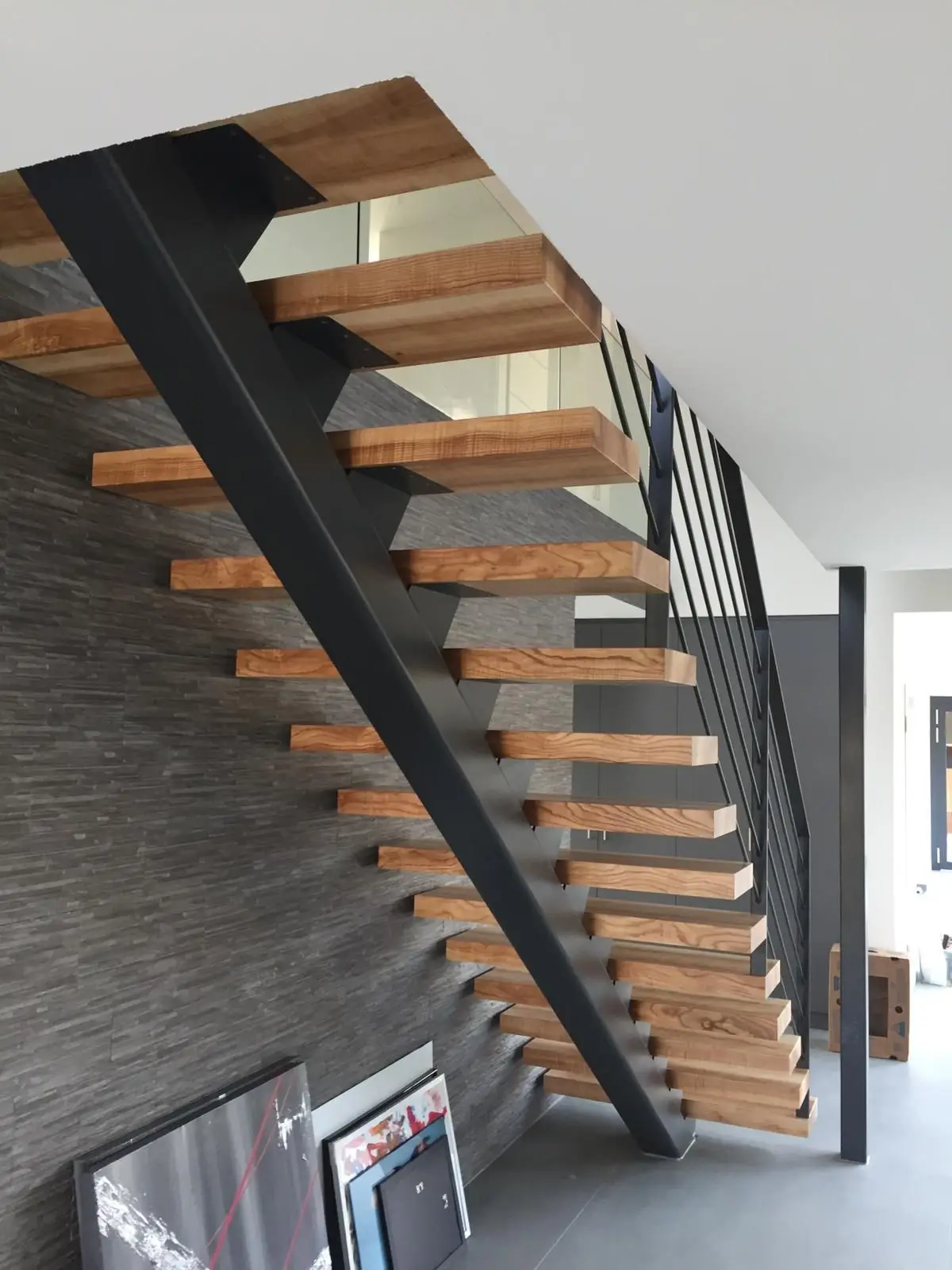 Foshan Factory Prefabricated Modern Indoor Metal Stairs Customized Mono Stringer Straight Staircase Design