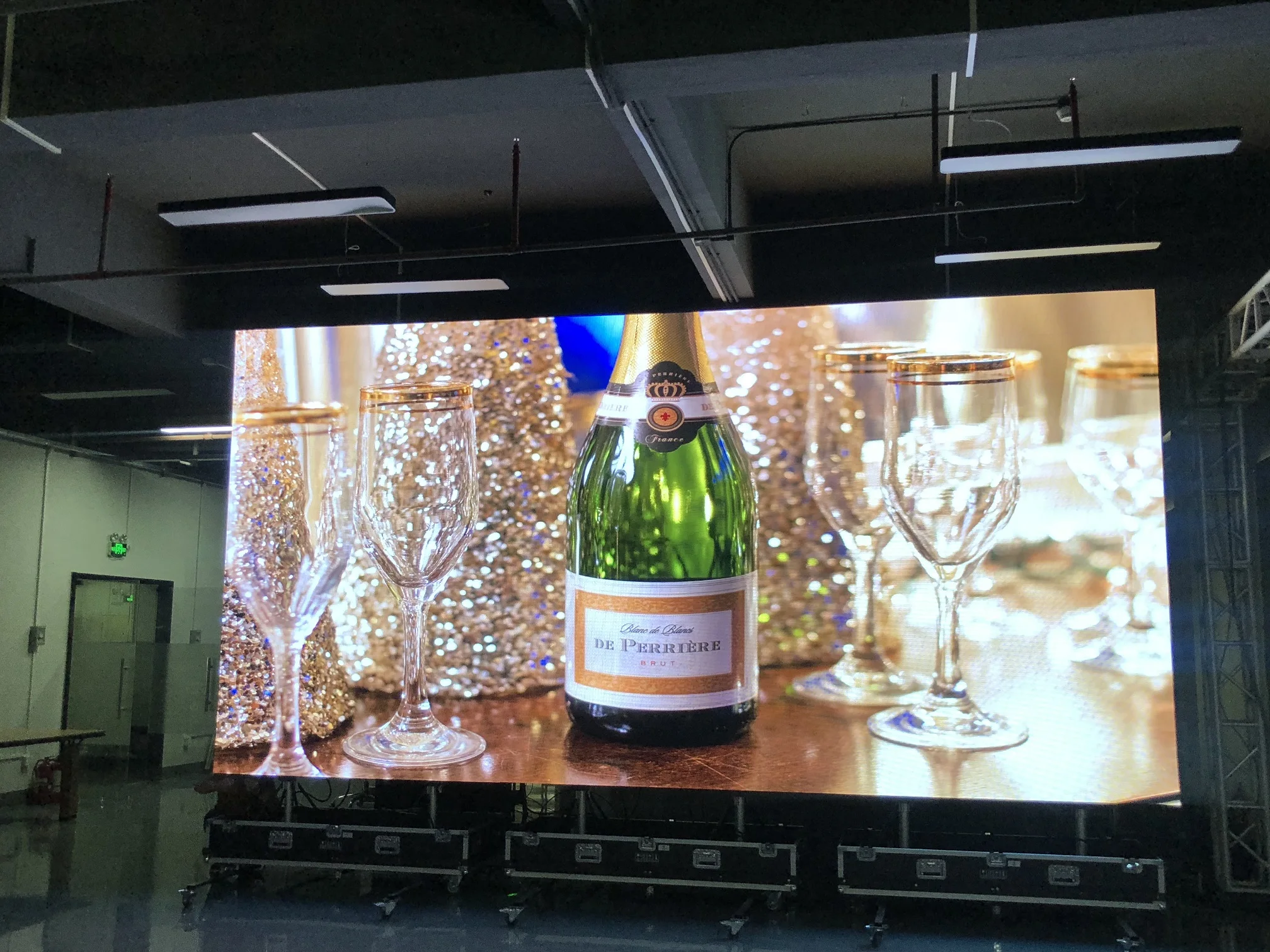 Operable Wall Led Screen Indoor Outdoor Led Panel Wall Screen 1x2m Foldable LED Curtain P3.9 P7 ...