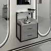 Gris oscuro