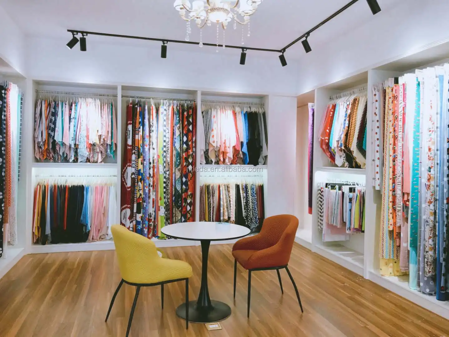 
 Основовязаная Двусторонняя бархатная Коралловая флисовая ткань из 100% полиэстера  