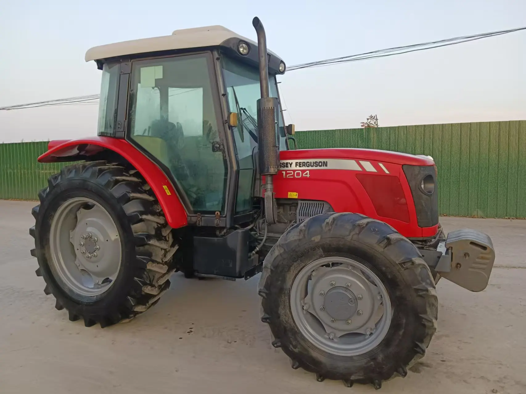 Compact Used Old Massey Ferguson Tractor 120HP 4WD Best Agriculture Tractors in Second Hand Agriculture Price for Sale