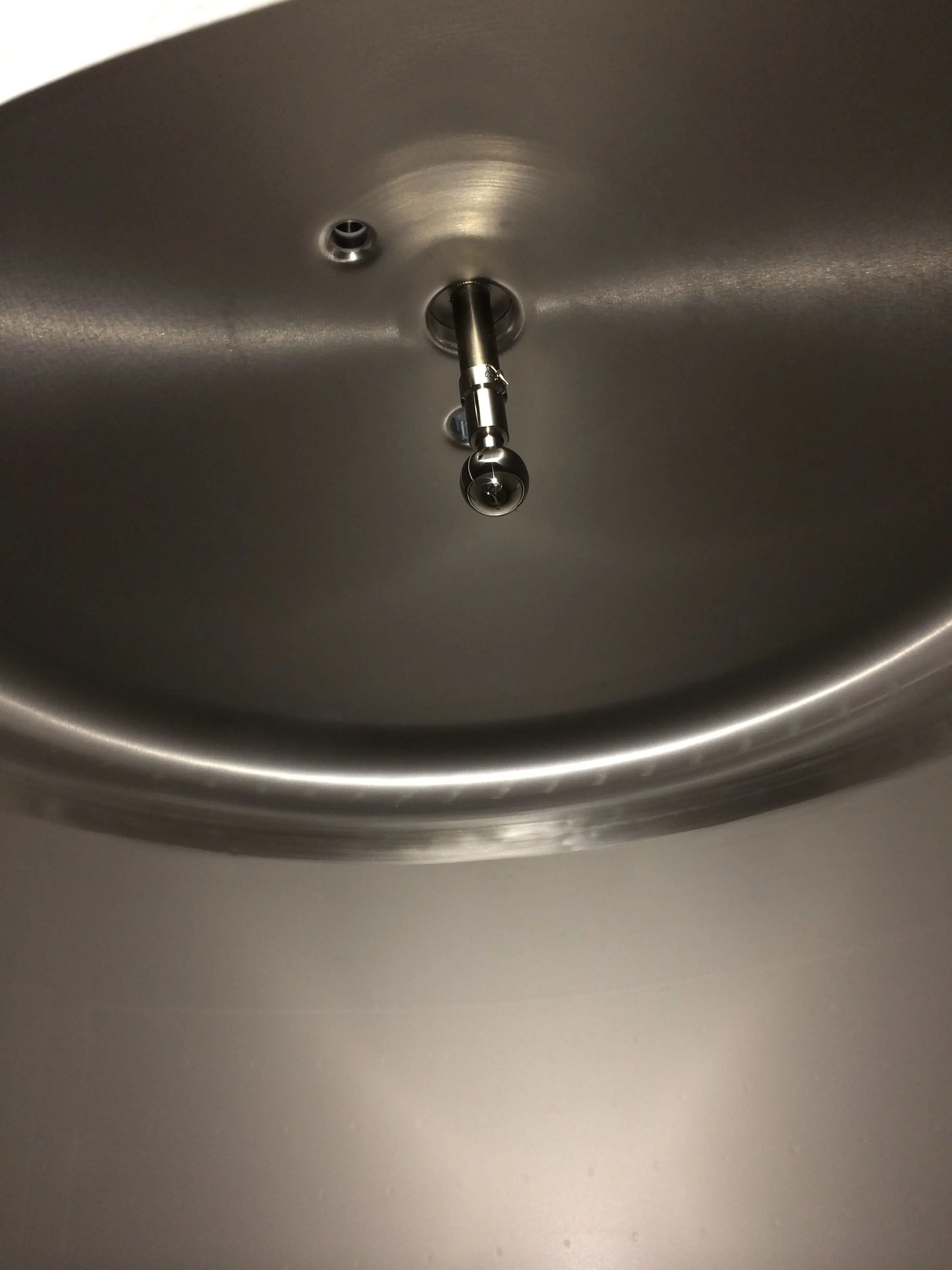 Одностенный горизонтальный Штабелируемый яркий пивной бак 1200L 12HL 10BBL