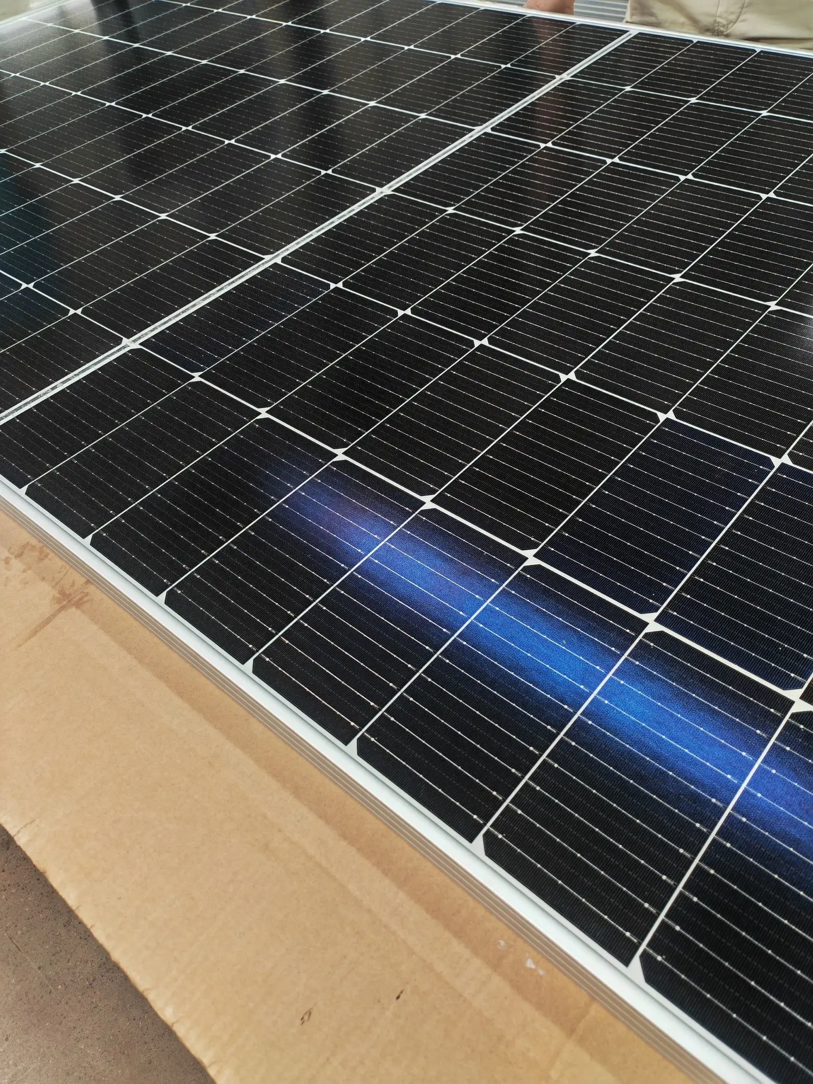 HET High Efficiency PV Module Half Cell  100w 545W 550W 555W 560W   Mono Solar Panel Solar Cell System Panels Suppliers