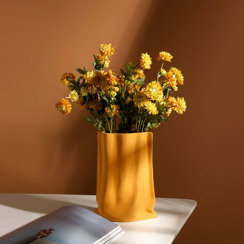 Wholesale Nordic Modern Luxury Ceramic Vases Colorful Creative Folds for Home Decor Weddings Offices Christmas Holidays