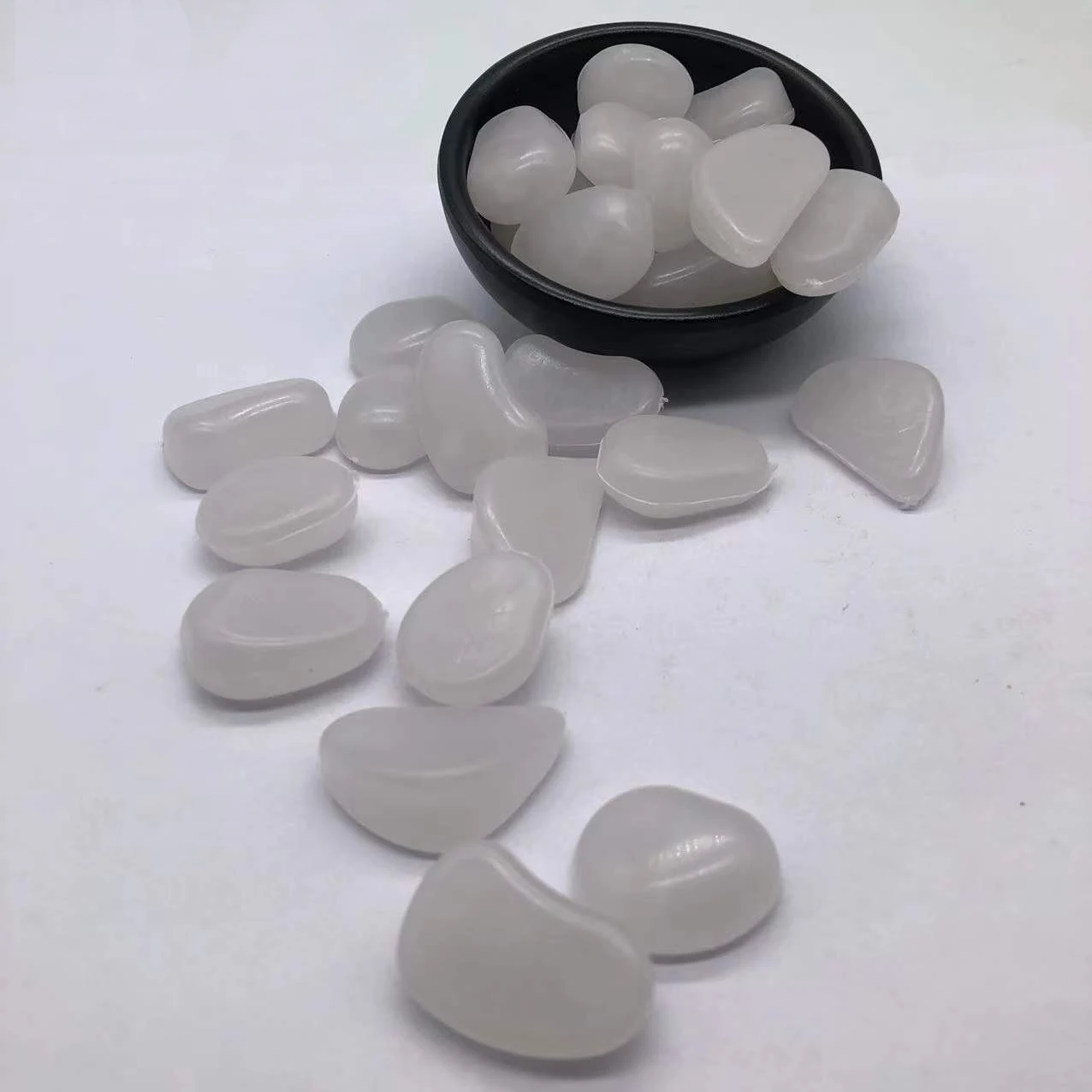 Luminous Stones Glowing in the Dark Lighting Cobbles for Garden Landscape Aquarium Decorations Paving Pebbles Fluorescent Stones