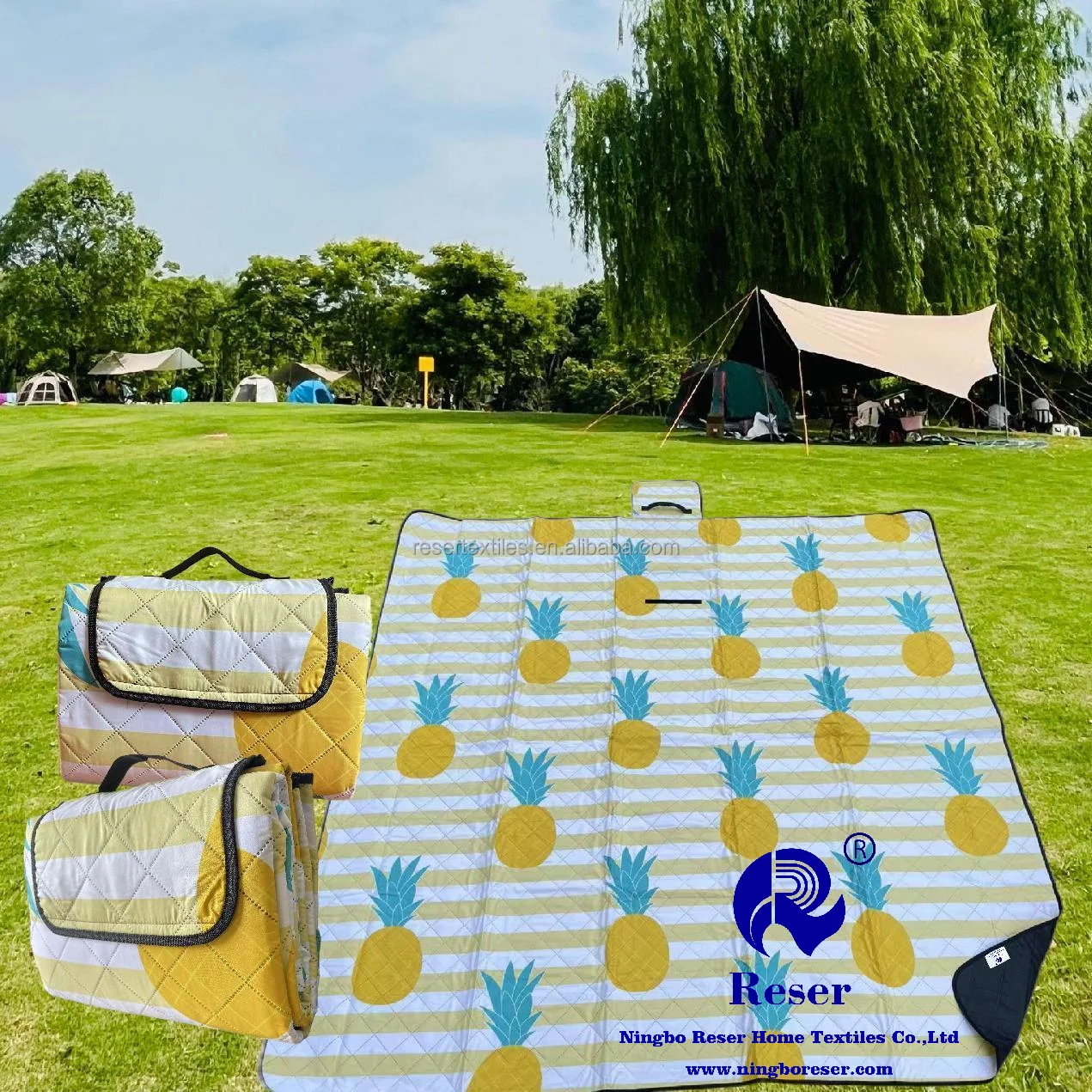 Larger 3-Ply Foldable Portable Outdoor Waterproof Picnic Blanket Rug High Quality Stripe Soft Sponge Custom Logo Hiking Camping