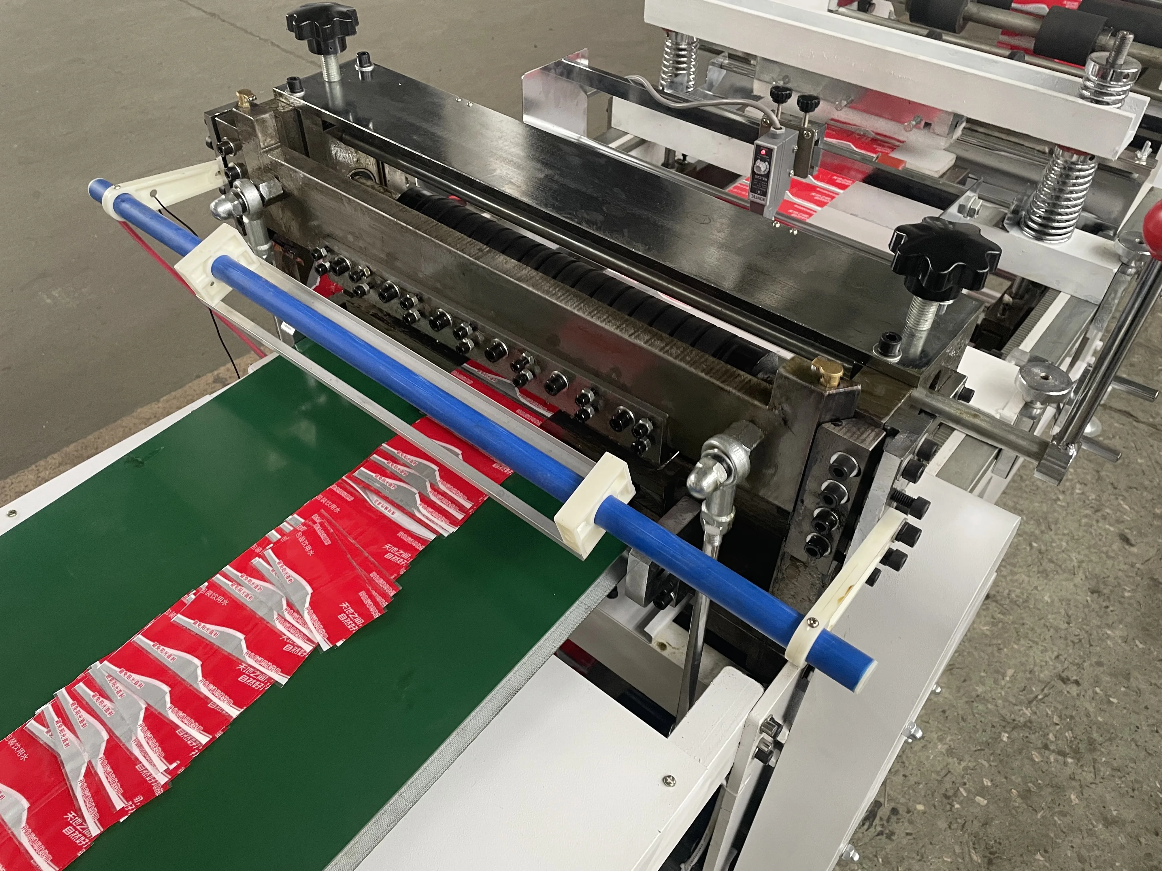 ZONTAI PVC Printed Roll to Sheet Cutting Machine
