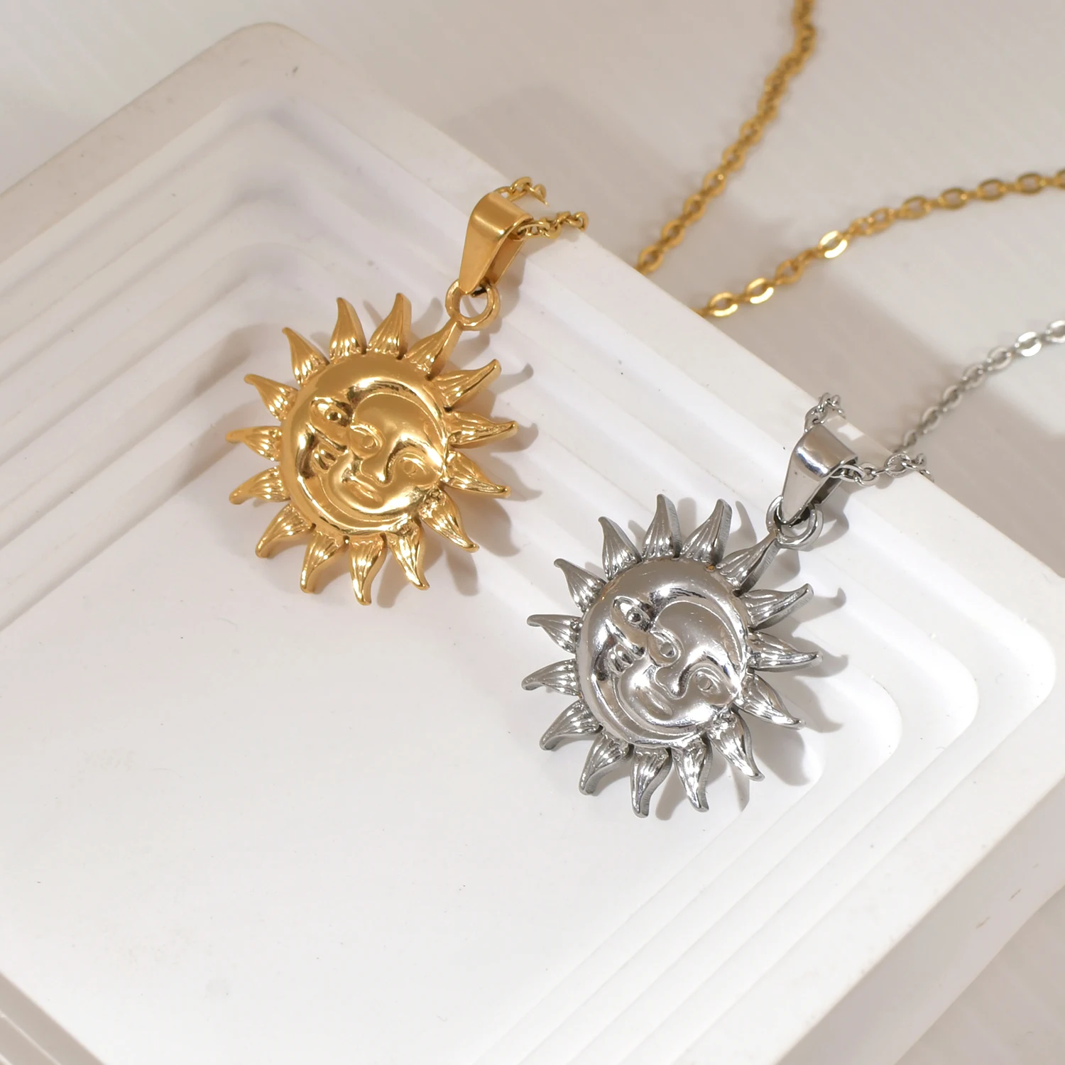 Collana Donna LILIE&WHITE Con Ciondolo Moneta Solare E Occhio Di Tigre - Placcata Oro