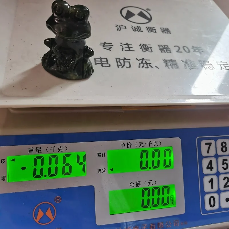 New Arrived Crystals Carving Craft Xiuyu Cute Frog Xiuyan Jade 6cm Frog Ornaments