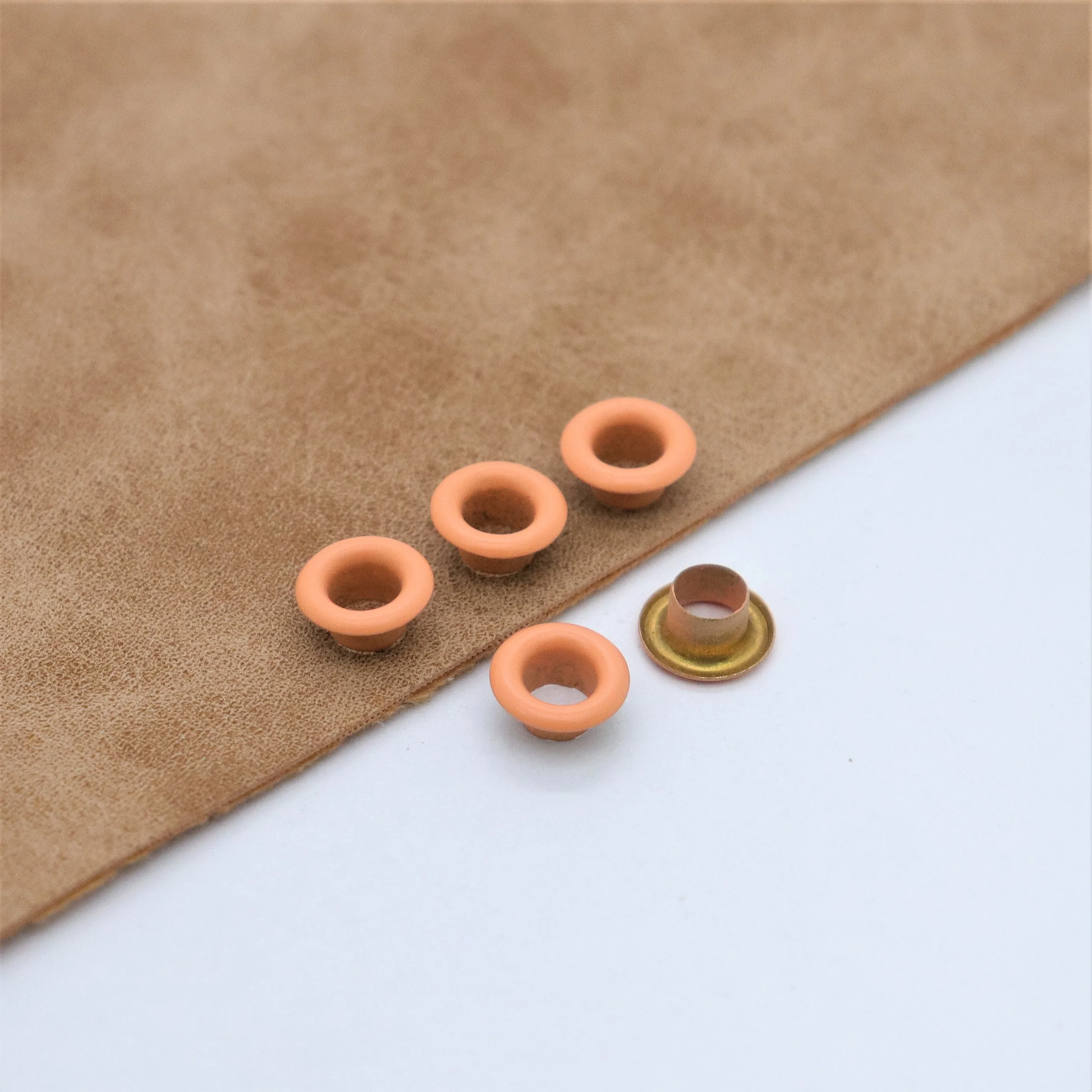 Заводские металлические люверсы разных размеров под заказ латунные из нержавеющей стали для одежды