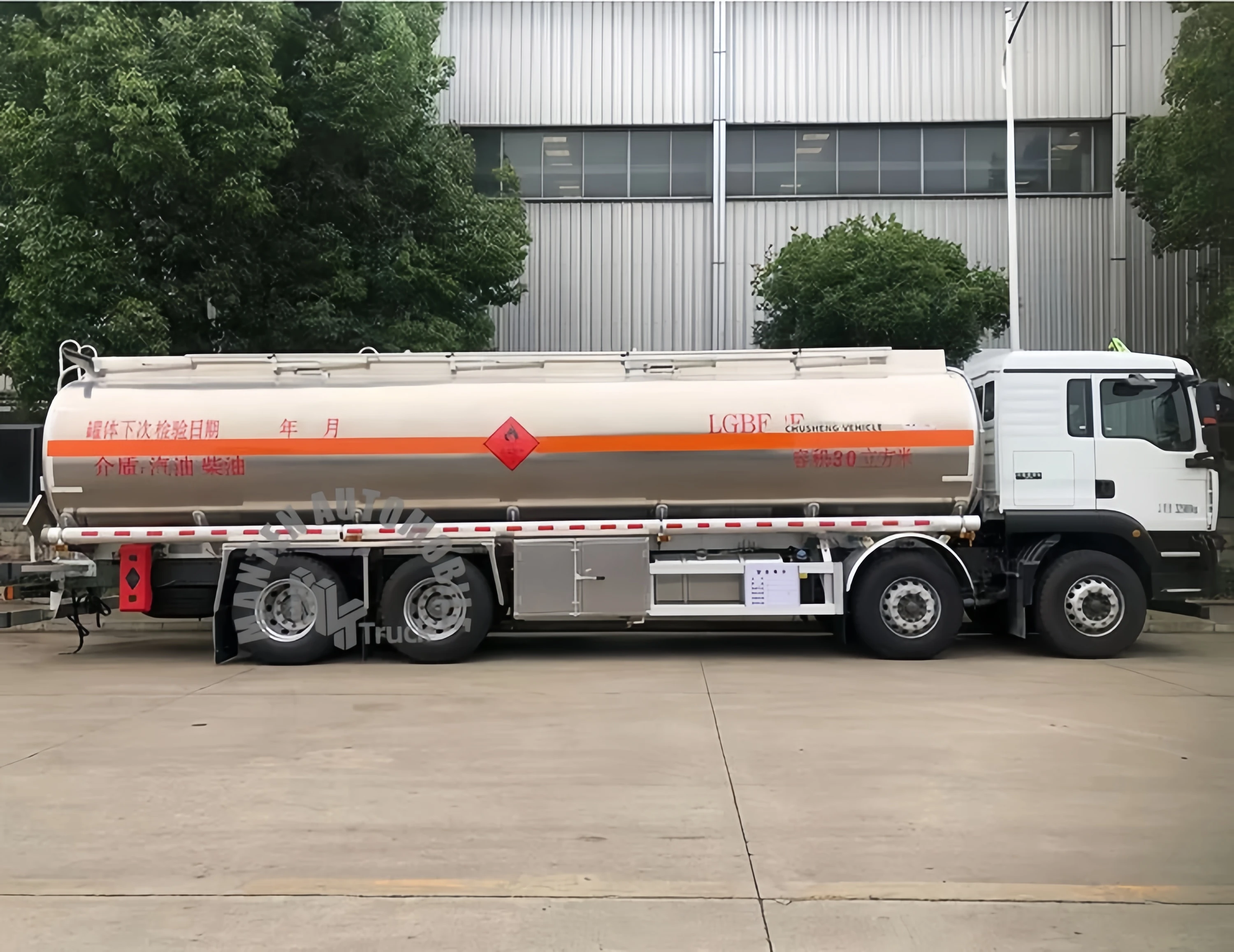 Sinotruk HOWO New Used 8X4 Refueling Bowser 30cbm Mobile Fuel Bowser