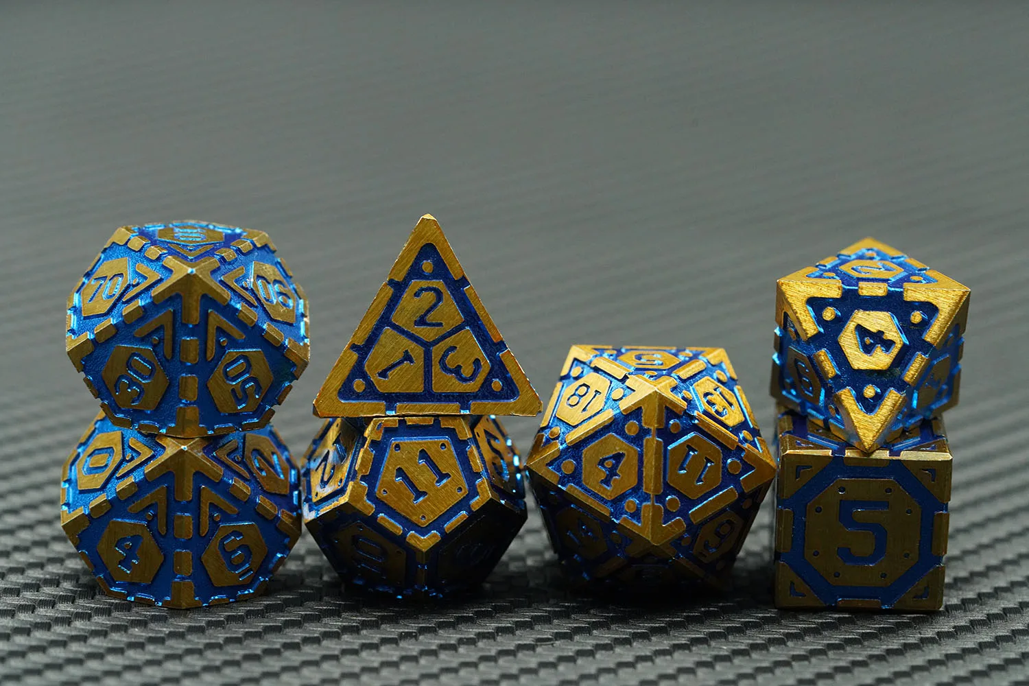 Newly Designed 7-Piece RPG Metal Dice Set 16MM Dragon and Dungeon Gold and Blue Zinc Alloy Polyhedral for DND Games details
