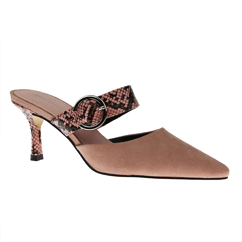 Stradivarius: Las sandalias planas que ha puesto de moda Paula Echevarría
