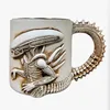 Tasse blanche irrégulière