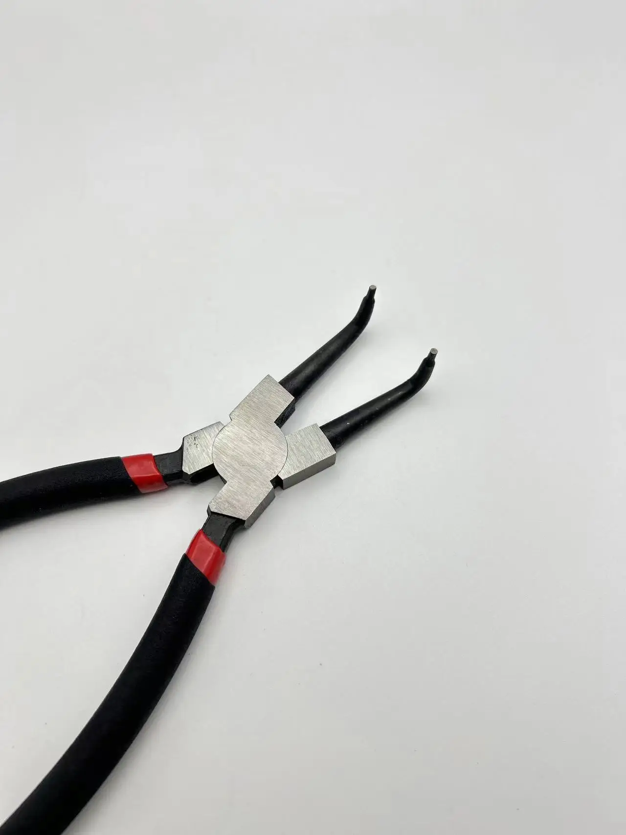 Steel Internal Circlip Pliers with Bent Tips Serrated Jaw Surface Multi-Purpose Snap Ring Pliers OEM Customizable