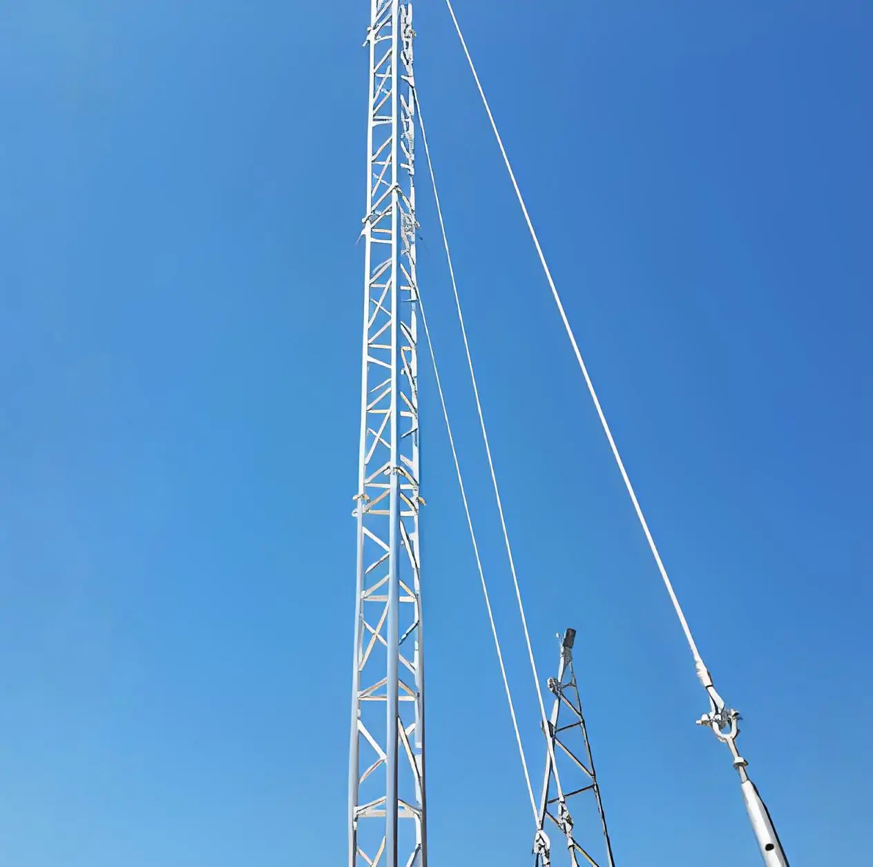 Corrosion-Resistant Galvanized Steel Guyed Communication Tower for Outdoor Telecom Infrastructure & Transmission