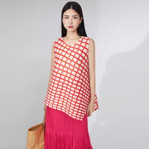 2025 Summer New Arrival Loose Plaid Sleeveless T-shirt With Miyake Pleated Vest Fashionable Design