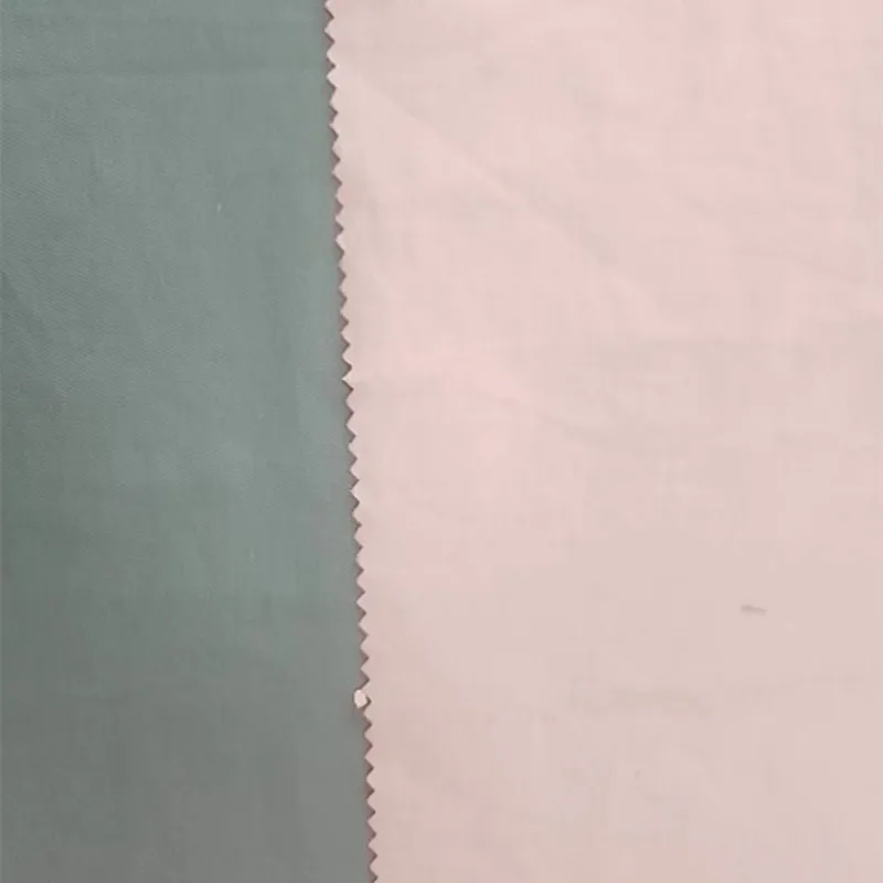 Нейлоновый хлопок 70D * 21S переменная саржа NC Водонепроницаемая 2/4 155Gsm куртка Готовая в наличии