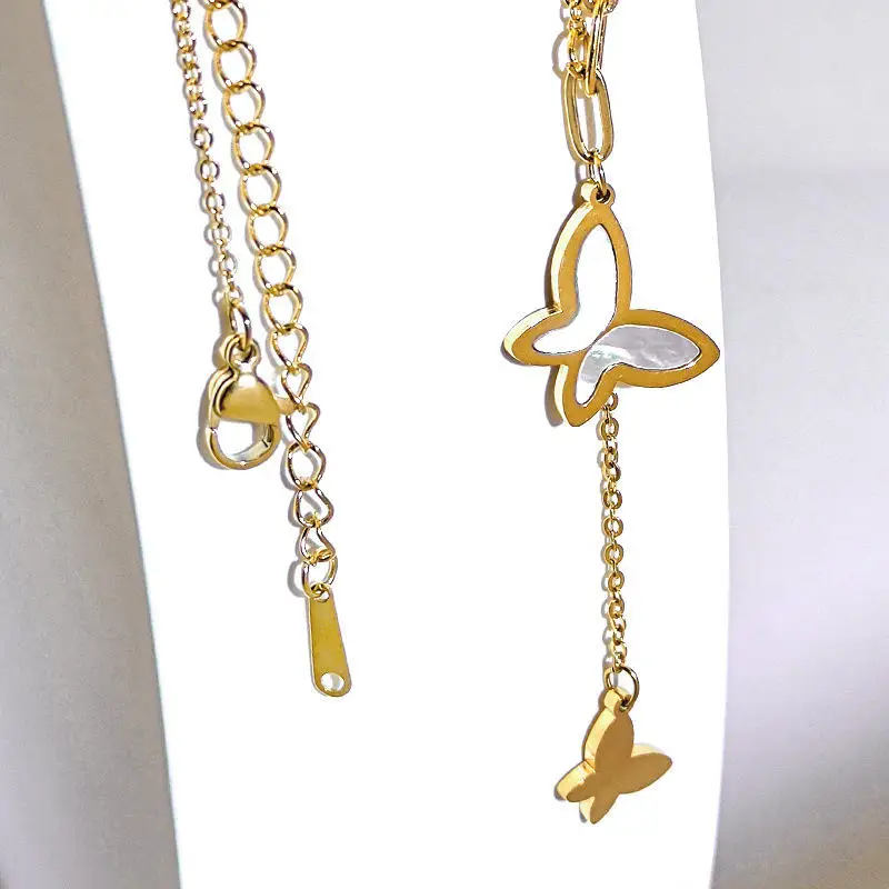 Shell Pendant Necklace