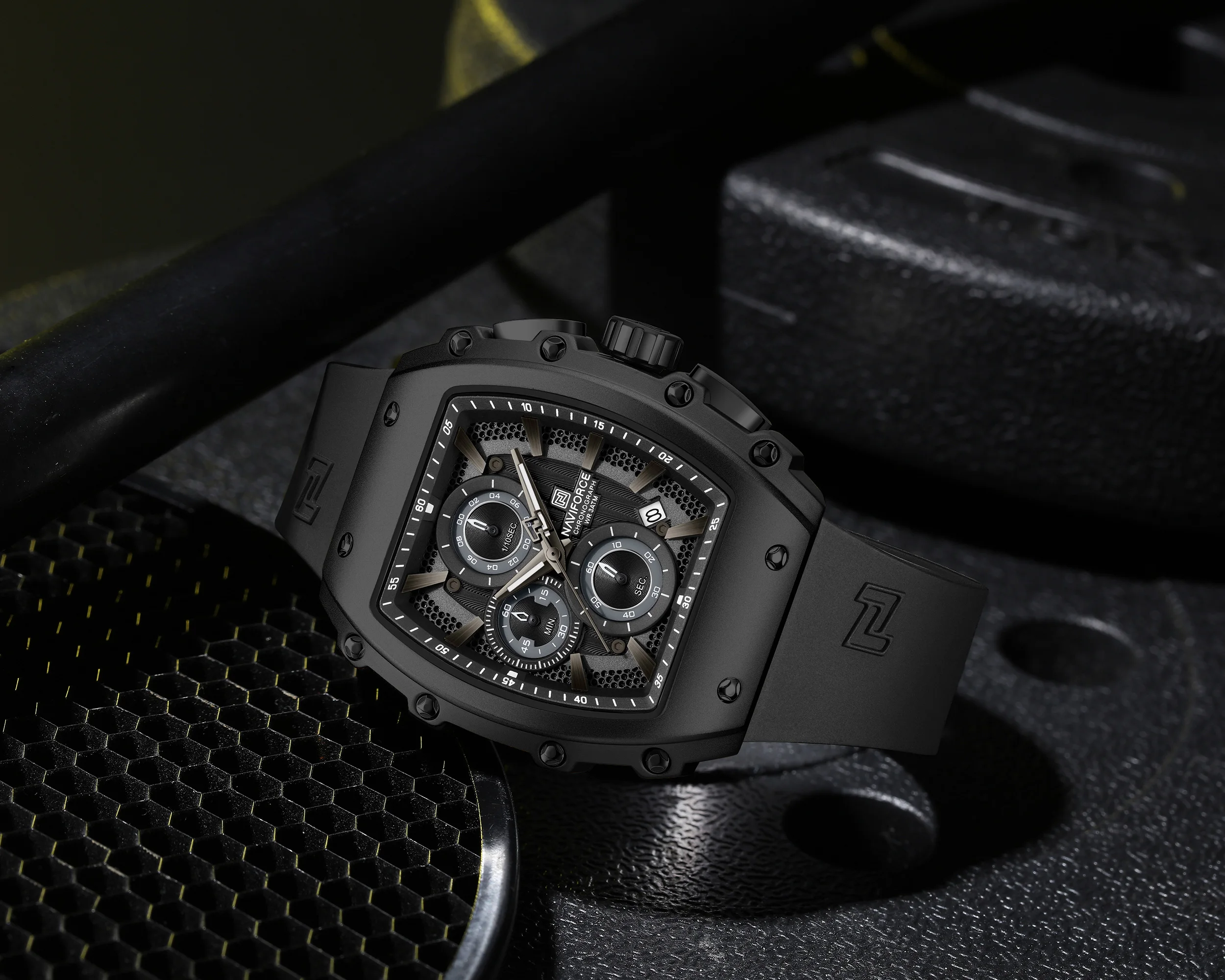 NAVIFORCE Watch 8070 - Luxury Quartz Chronograph for Men