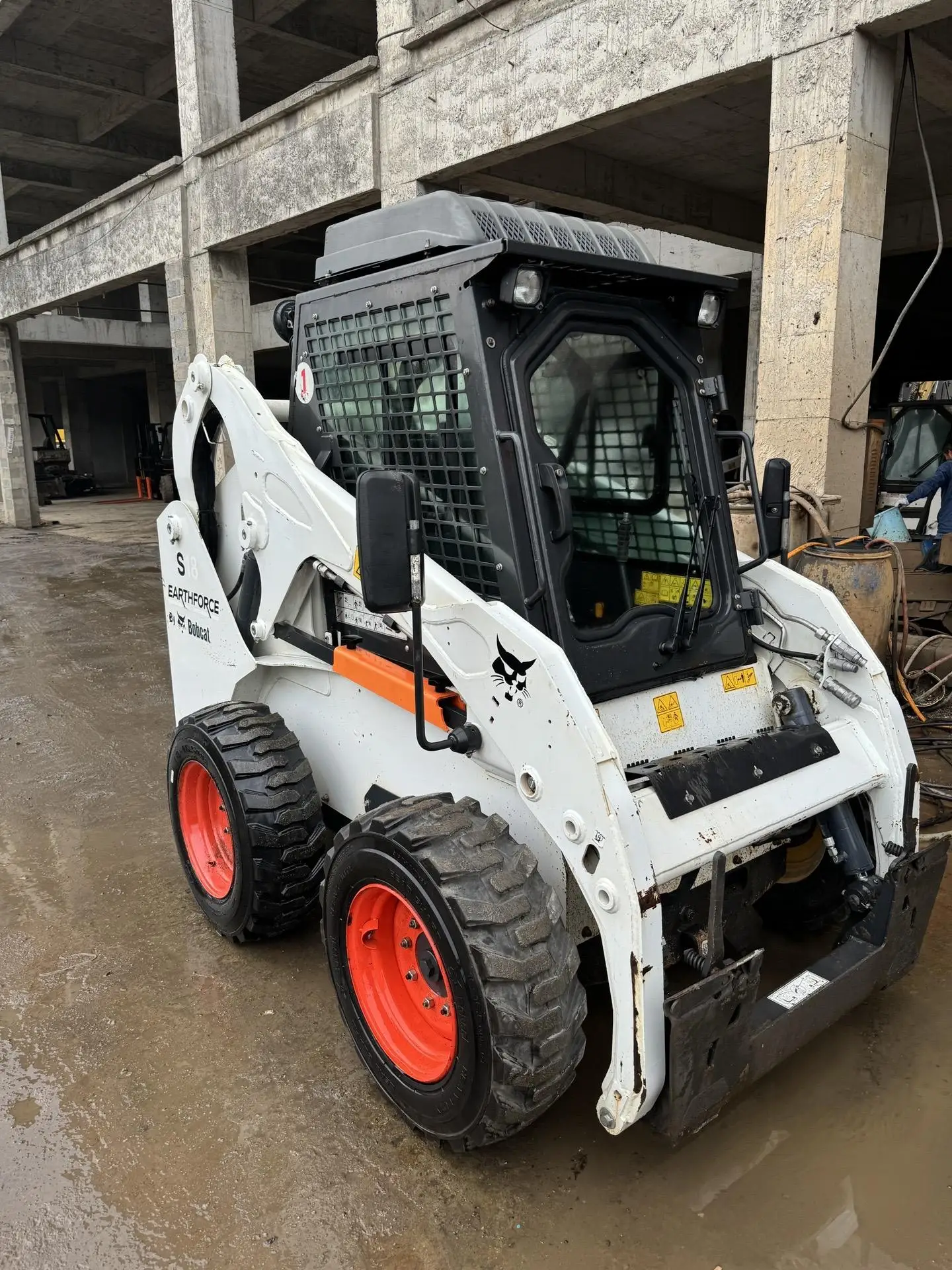 Powerful and Flexible Used 2-Ton S18 Skid Steer Loader EPA Engine Construction Equipment Tractor and Track Loader Combination