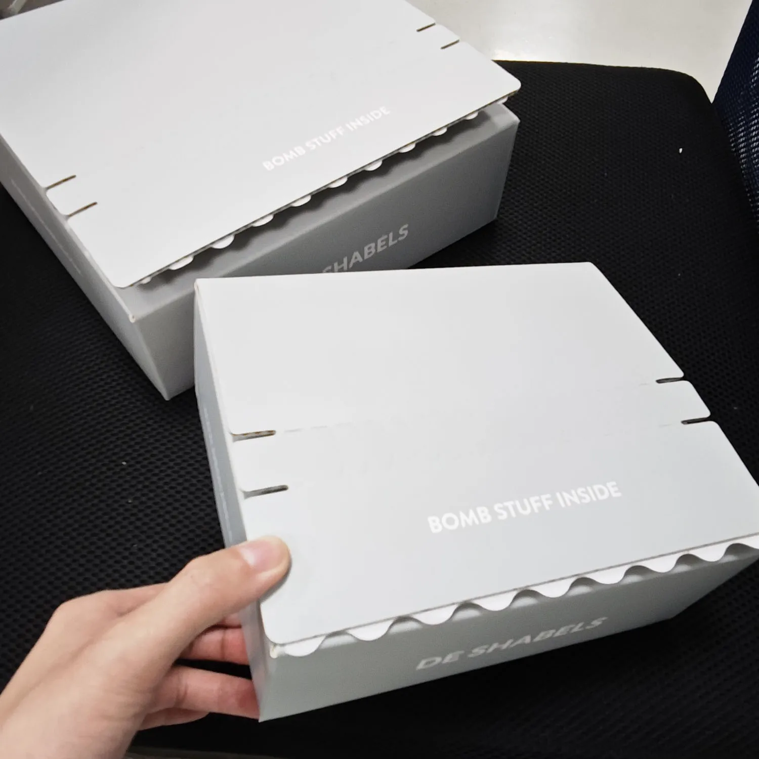 Custom Logo Cardboard Shipping Box With Zipper Strip Commerce Mailing Adhesive Tear Strip Open Postal Self Seal Mailer Box
