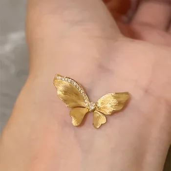 2024 Elegant Luxury Geometric Gold Butterfly Pendant Necklace Zircon Brushed Effect Gold Plated Pearl Link Chain Anniversary