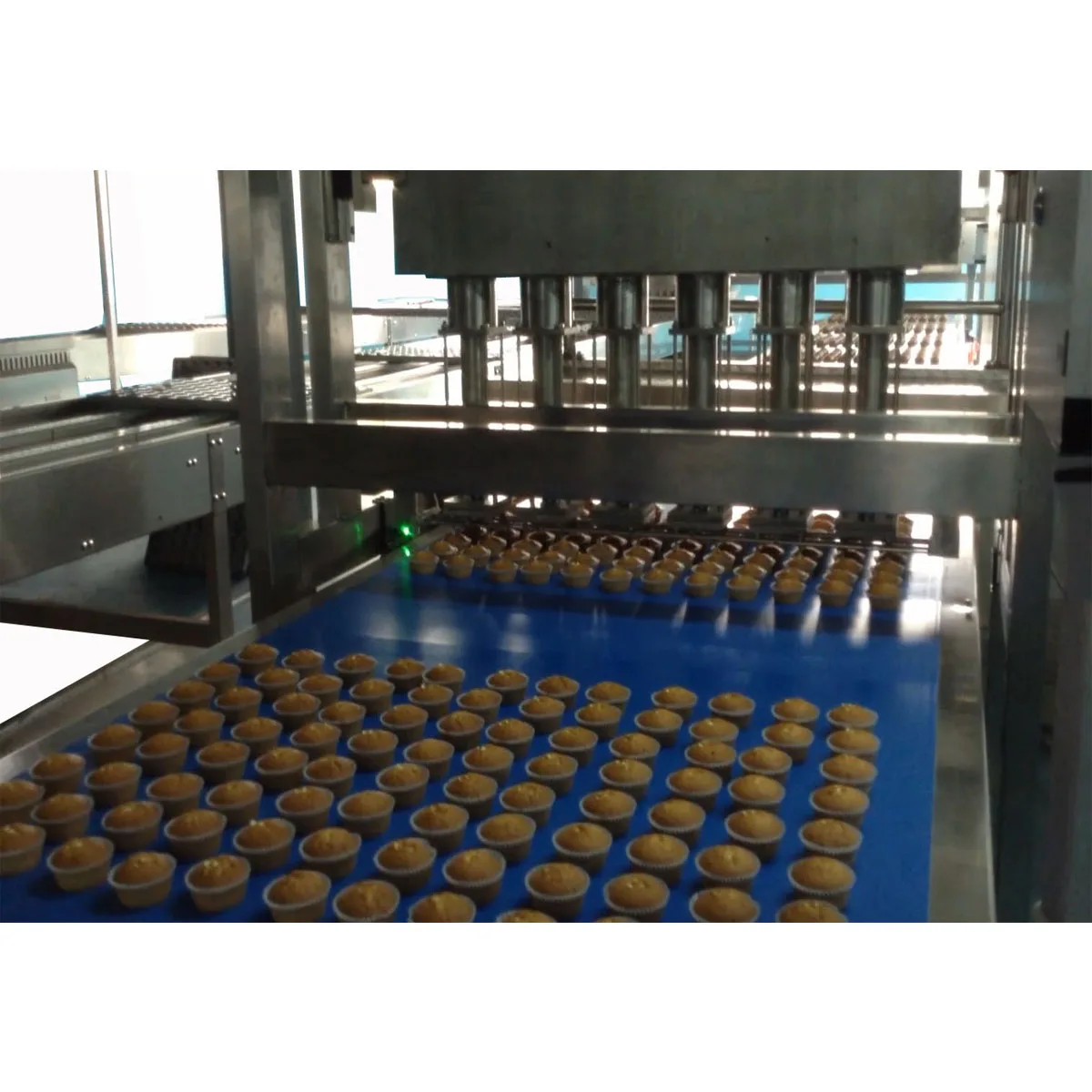 Автоматическая линия по производству кружек для тортов/машина для изготовления тортов/оборудование для выпечки