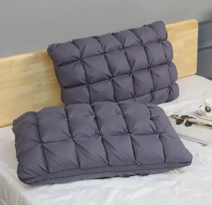 Atmungsaktives Baumwollgewebe 3D-Würfeldesign Nackenstütze Mittelfestes Queen-Size Schlafbett Daunenalternative Kissen