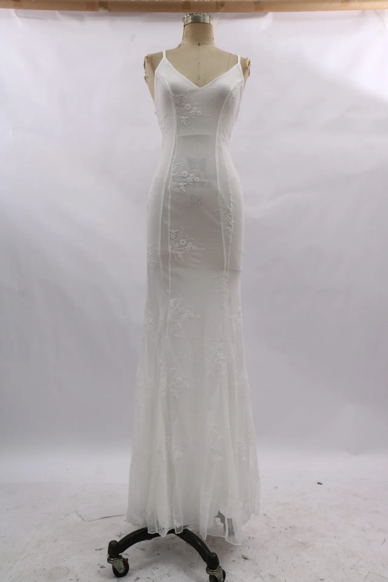 One Piece Sell High Quality Women V Neck Sleeveless Dresses Luxury White Evening Wedding Bridal Gown Dress