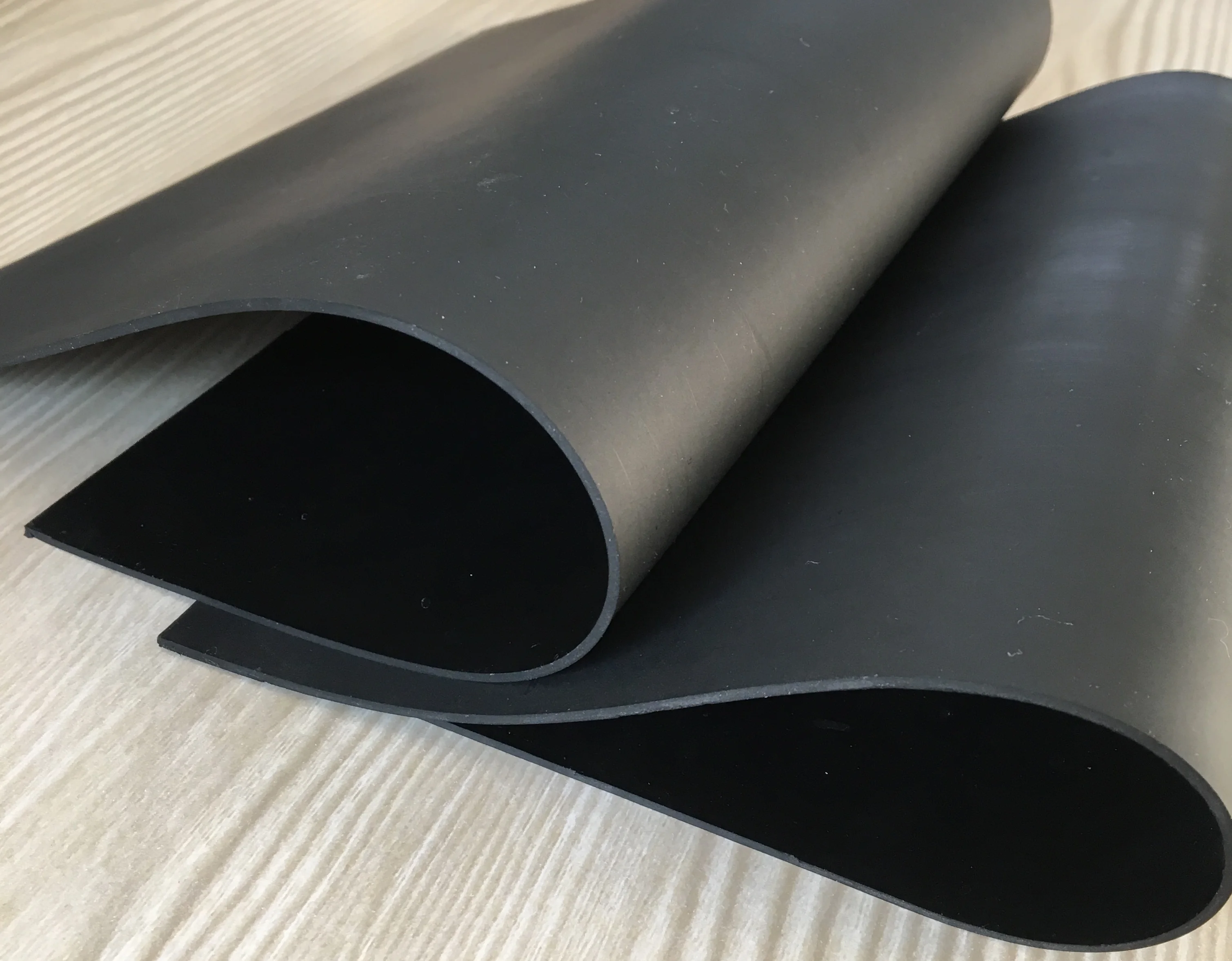Customized 4m Width Rubber EPDM Roofing Waterproofing Roll Materials with High Elasticity