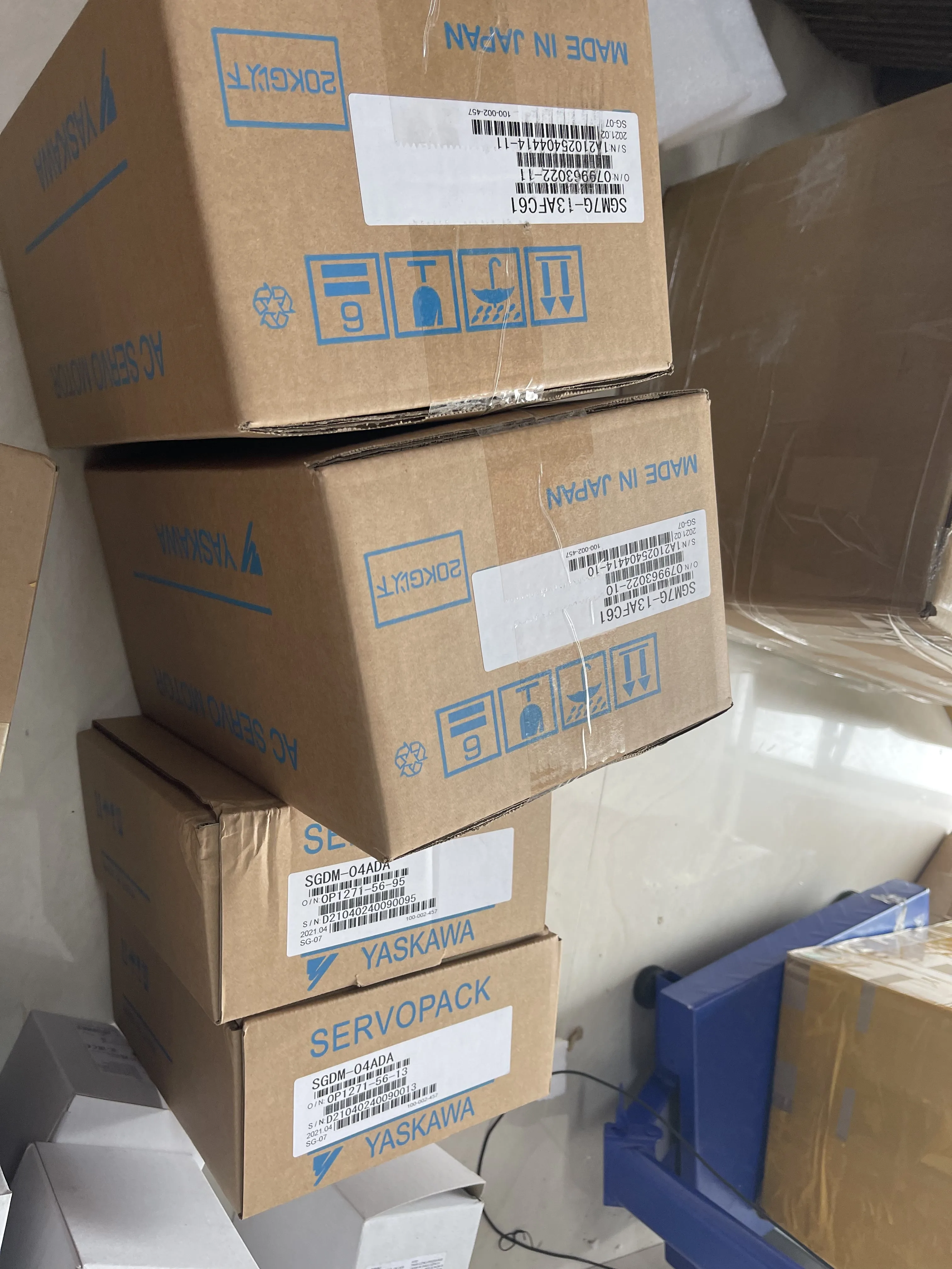 Yaskawa AC Servo Motor / Servopack SGM7G-13AFC61 SGDM-04ADA