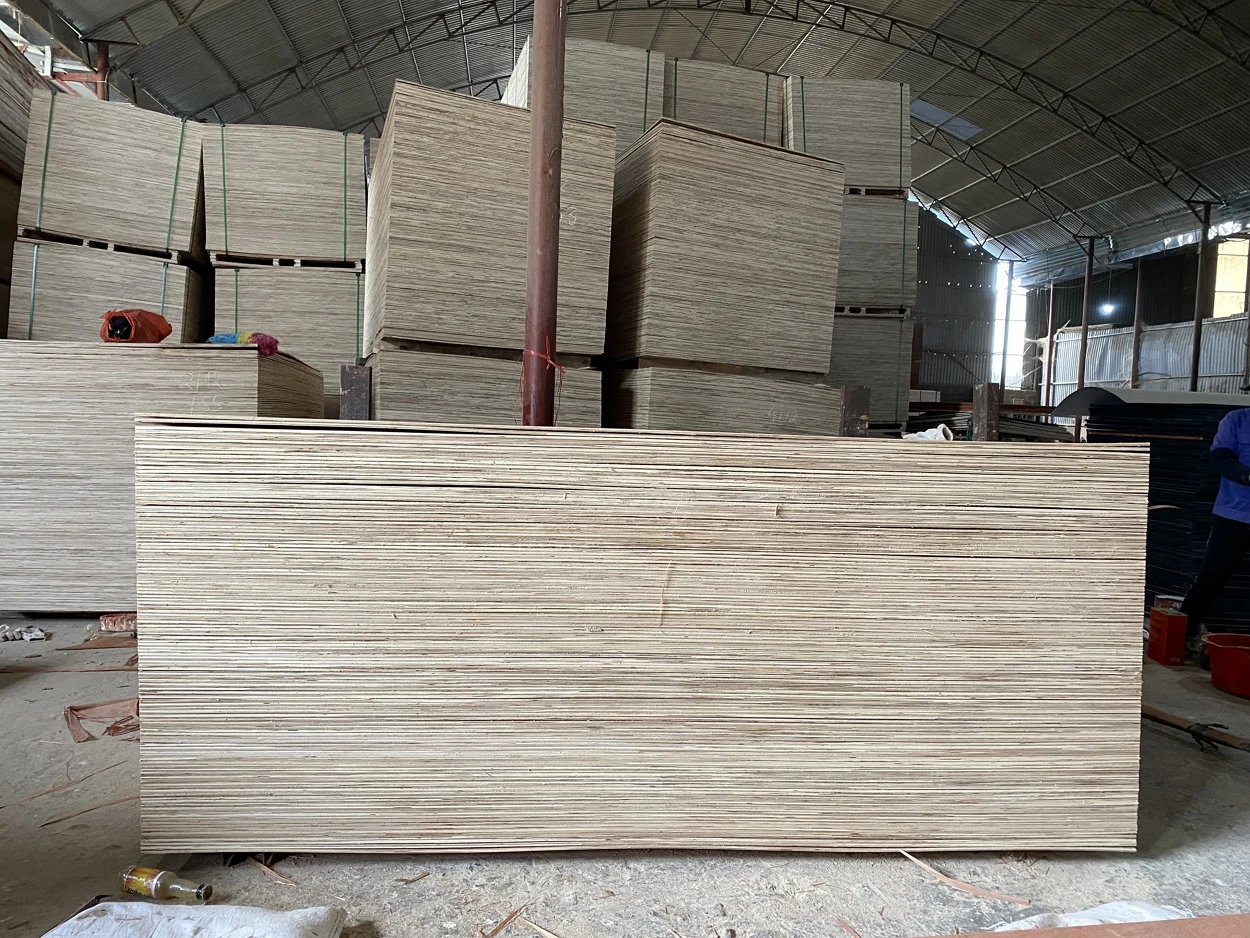 Customized Cheap Container Floor Wooden Plywood 1160x2400x28mm Smooth