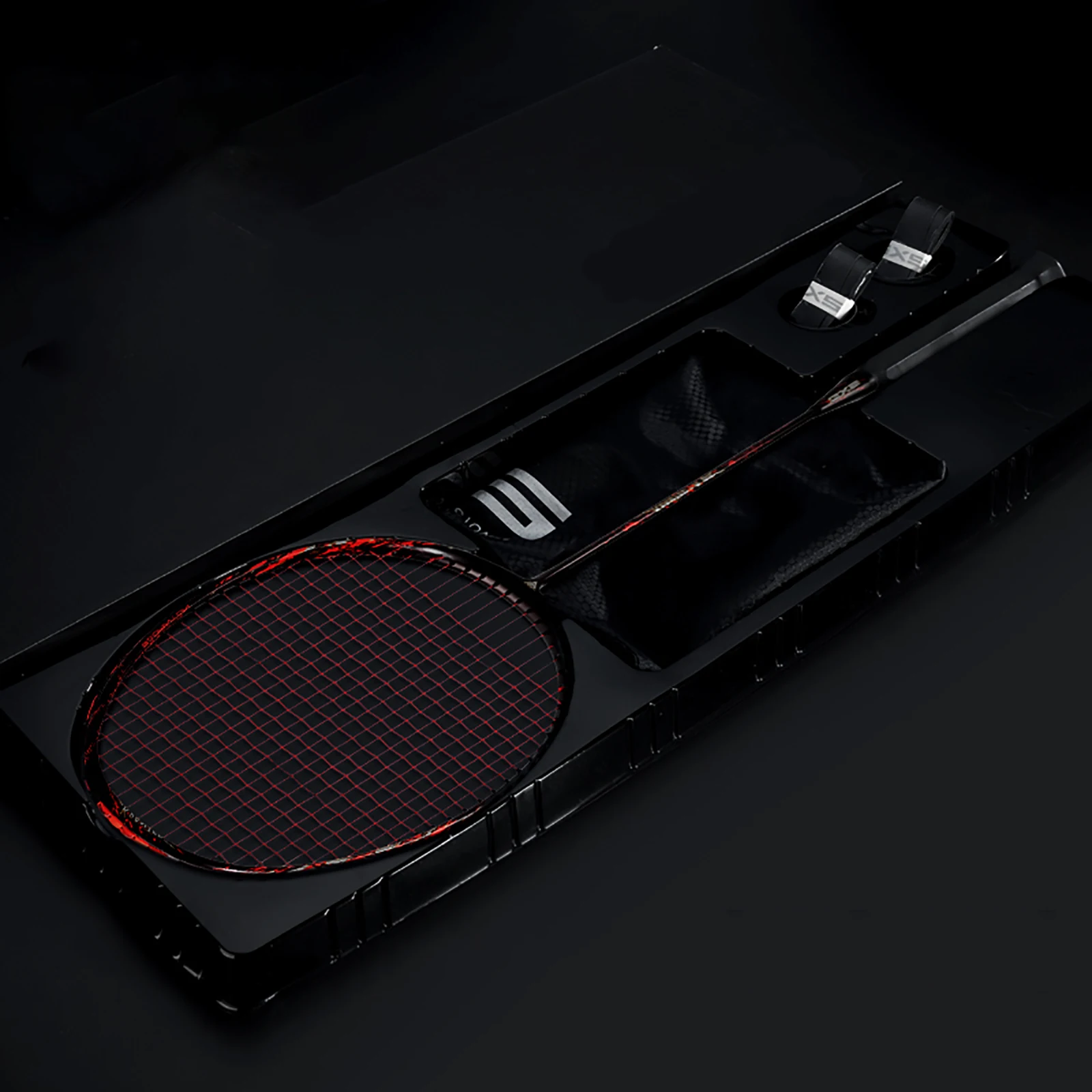 Закрытый конкурс углеродного волокна ракетка для игры в бадминтон наступление взрослых Профессиональный может выдержать 32 фунта