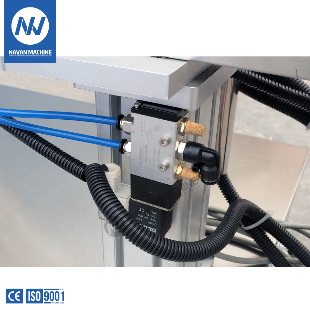 Automatic Servo Double Sides Sticker Labeling Machine for Bevergae Bottles manufacture