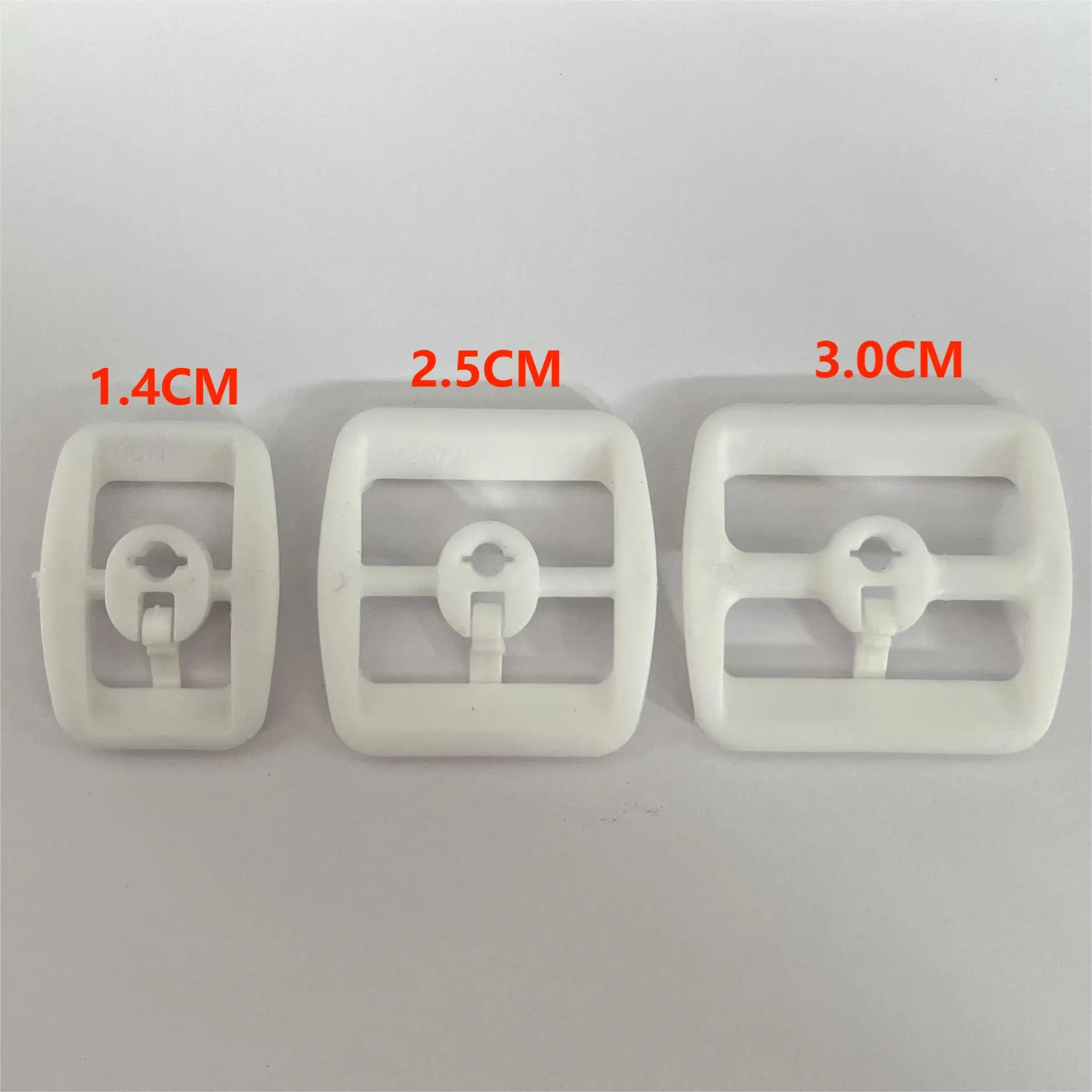 Женские шлепанцы с