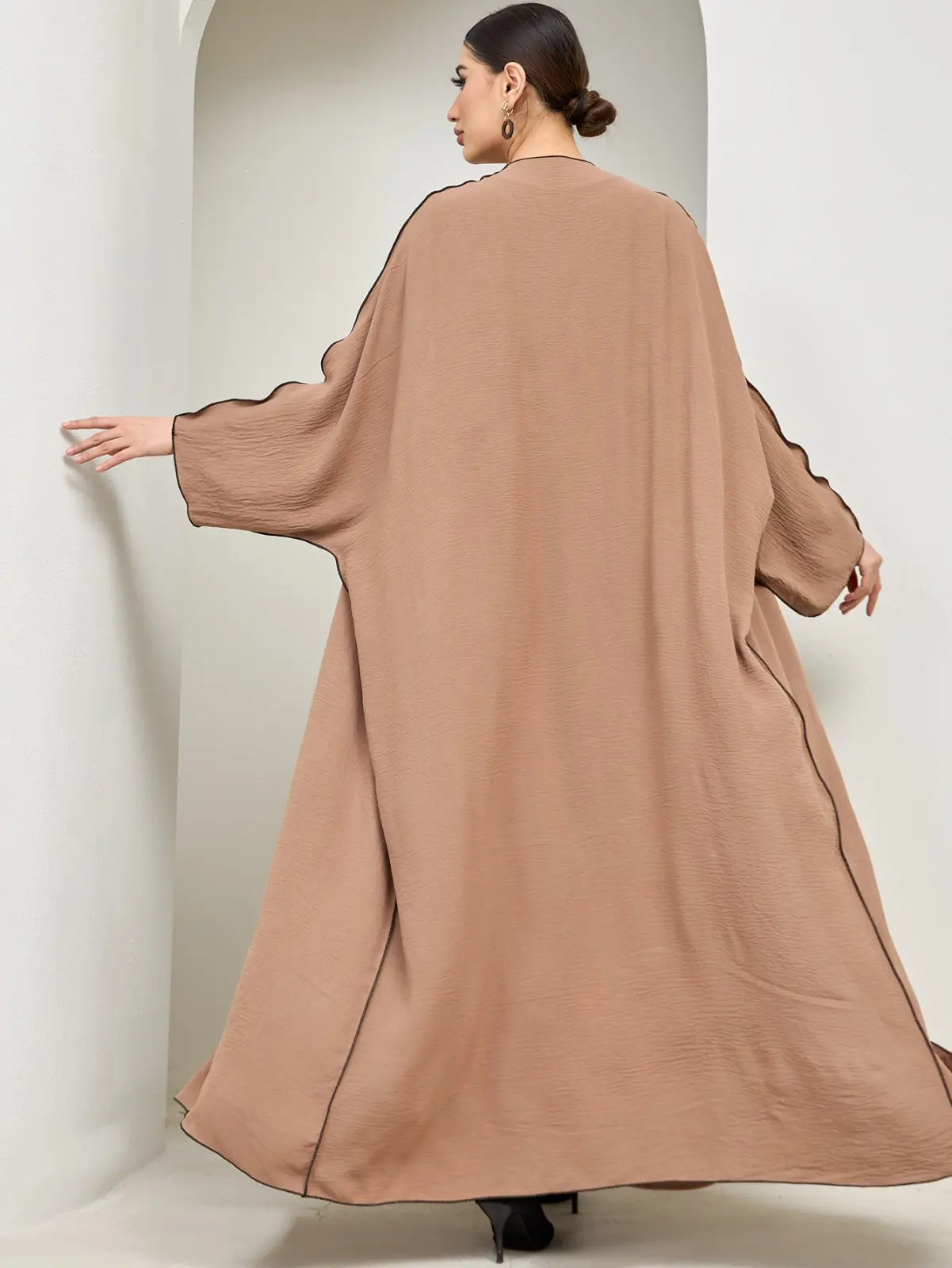 Abaya Chic à Bordure Contrastée – Taille Unique – Grossiste Turquie & Sourcing Monde Grossiste Turquie