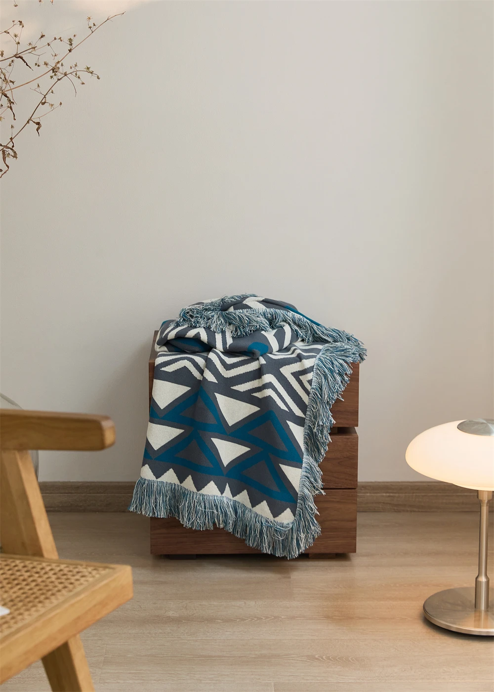 Luxury 100% cotton  Geometric Jacquard Knitted Throw Blanket For Home Decoration And Travel OEKO-TEXWith Tassels  LNS manufacture