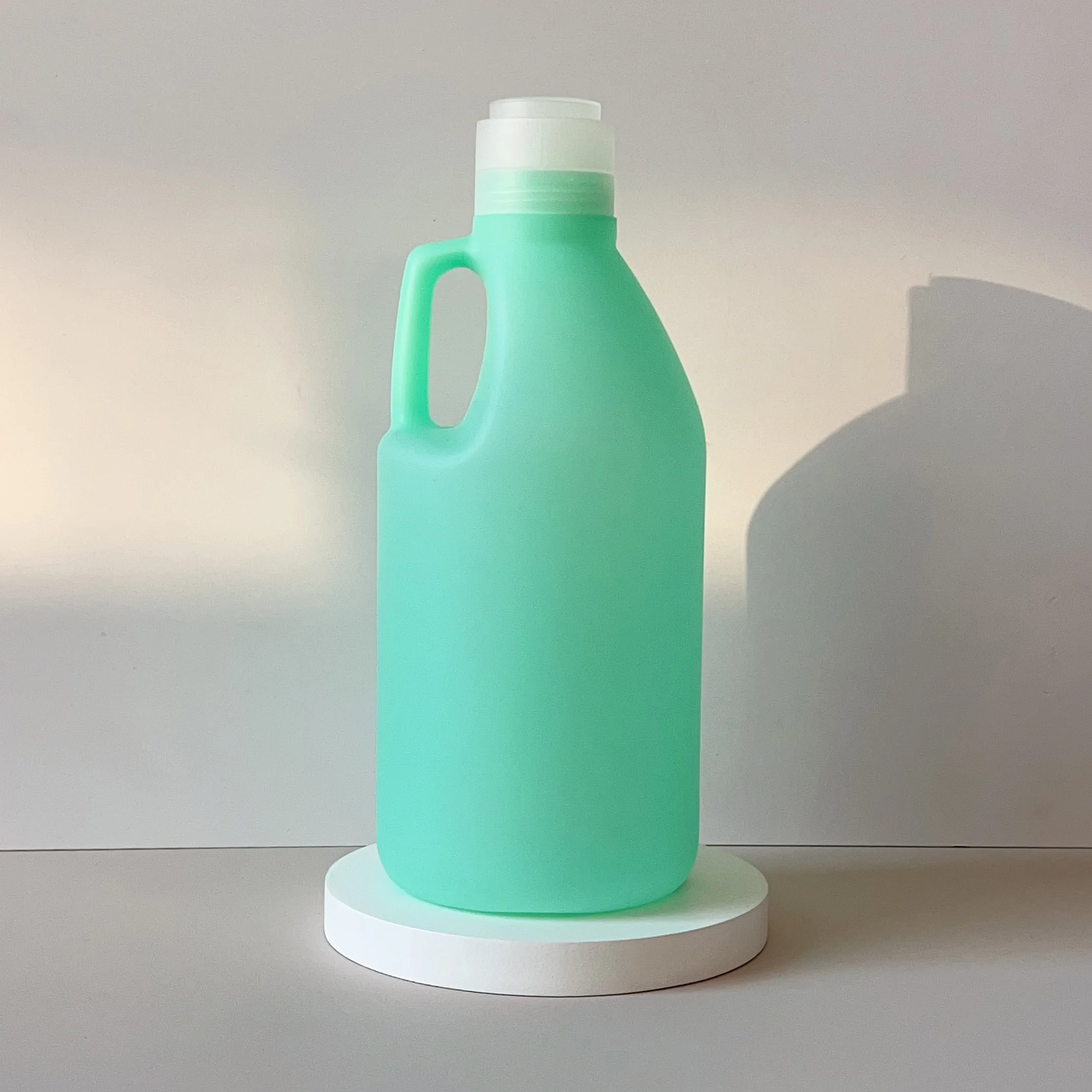 Custom 1895ml White Round Empty HDPE Plastic Household Laundry Detergent Bulk Bottle