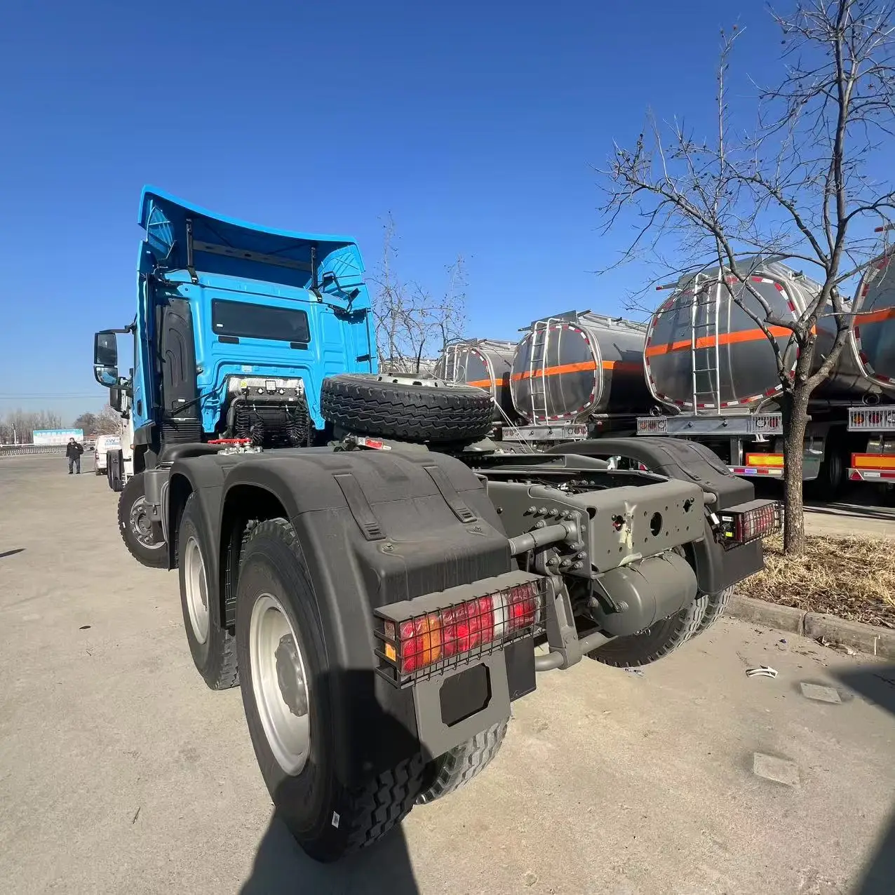 2025 Sinotruck Howo TX 6x4 430hp 400hp 371hp LHD Tractor Truck New Car on Sale in Africa Price factory
